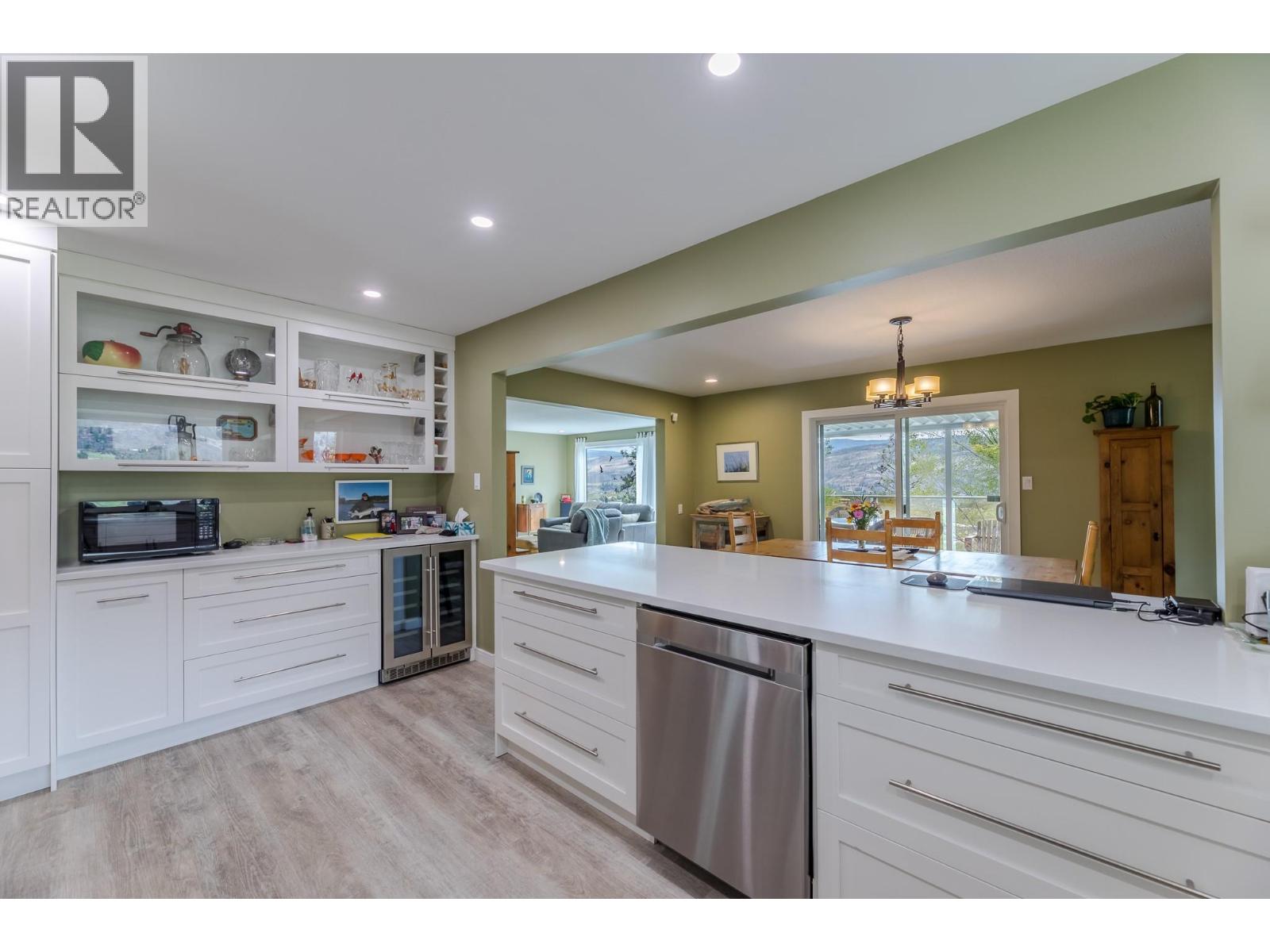 101 Knippelberg Road, Oliver