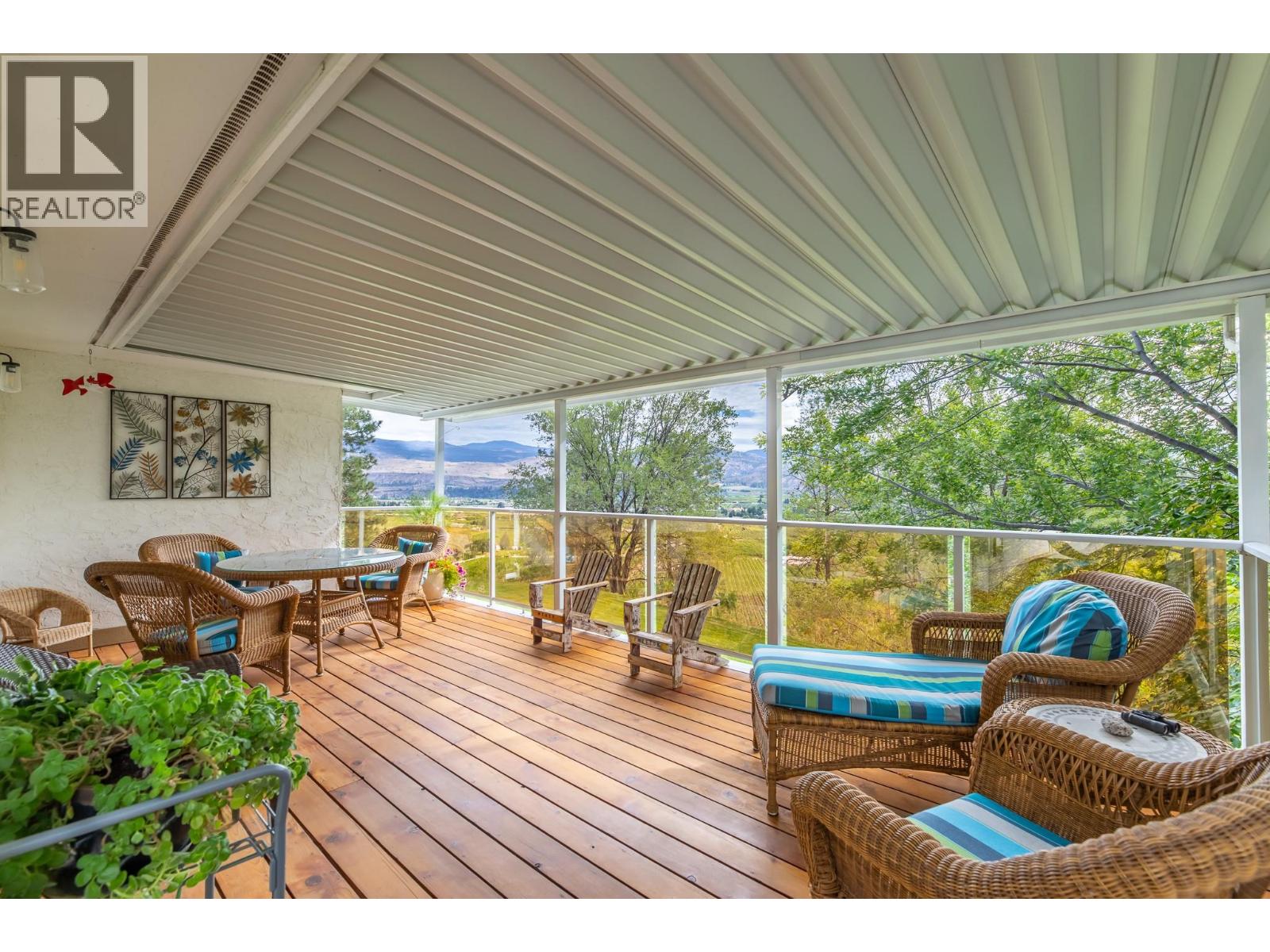 101 Knippelberg Road, Oliver