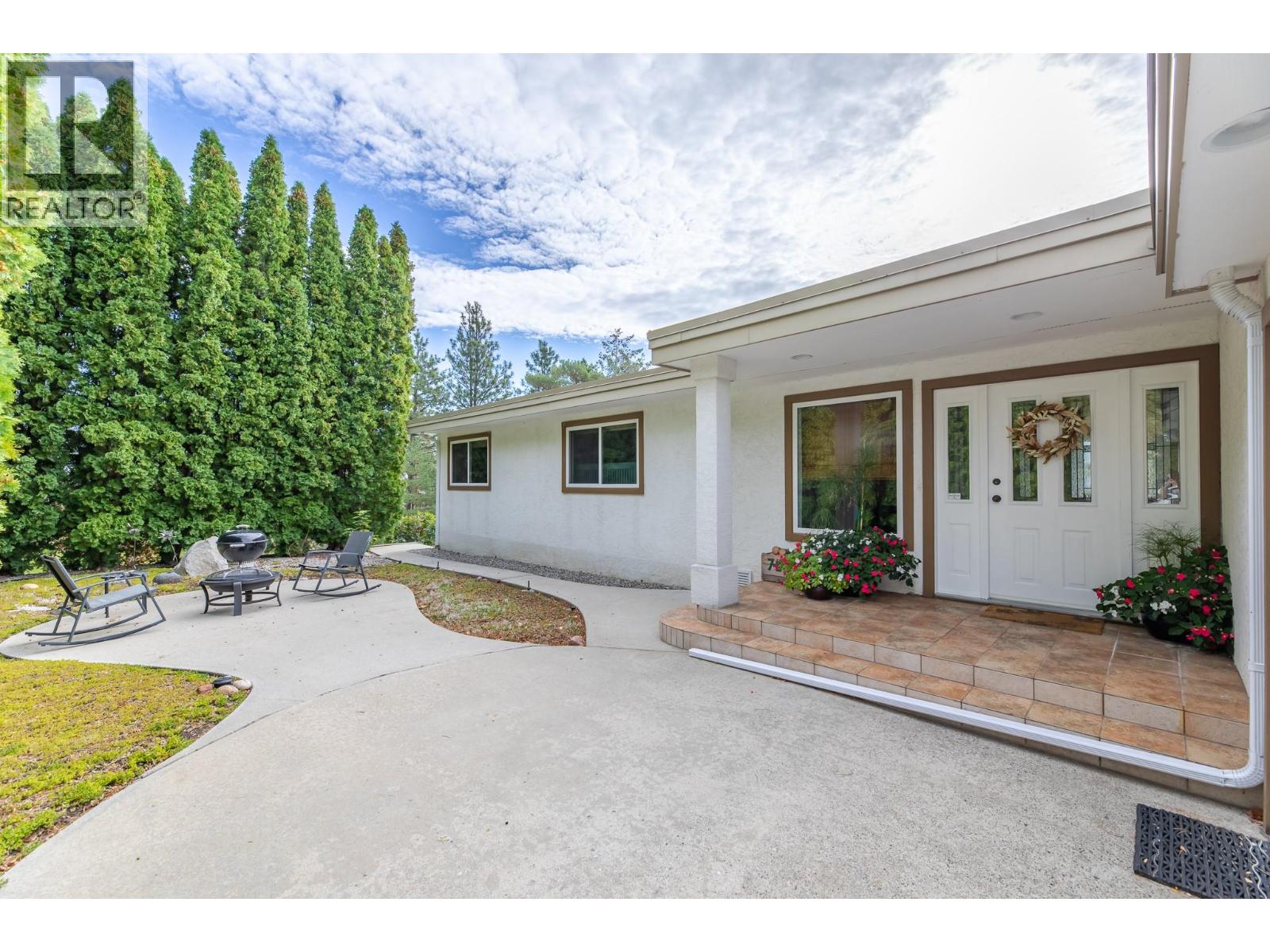 101 Knippelberg Road, Oliver