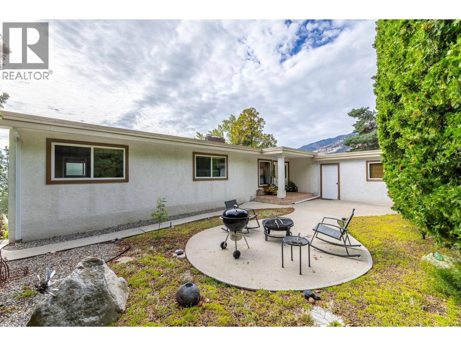 101 Knippelberg Road, Oliver