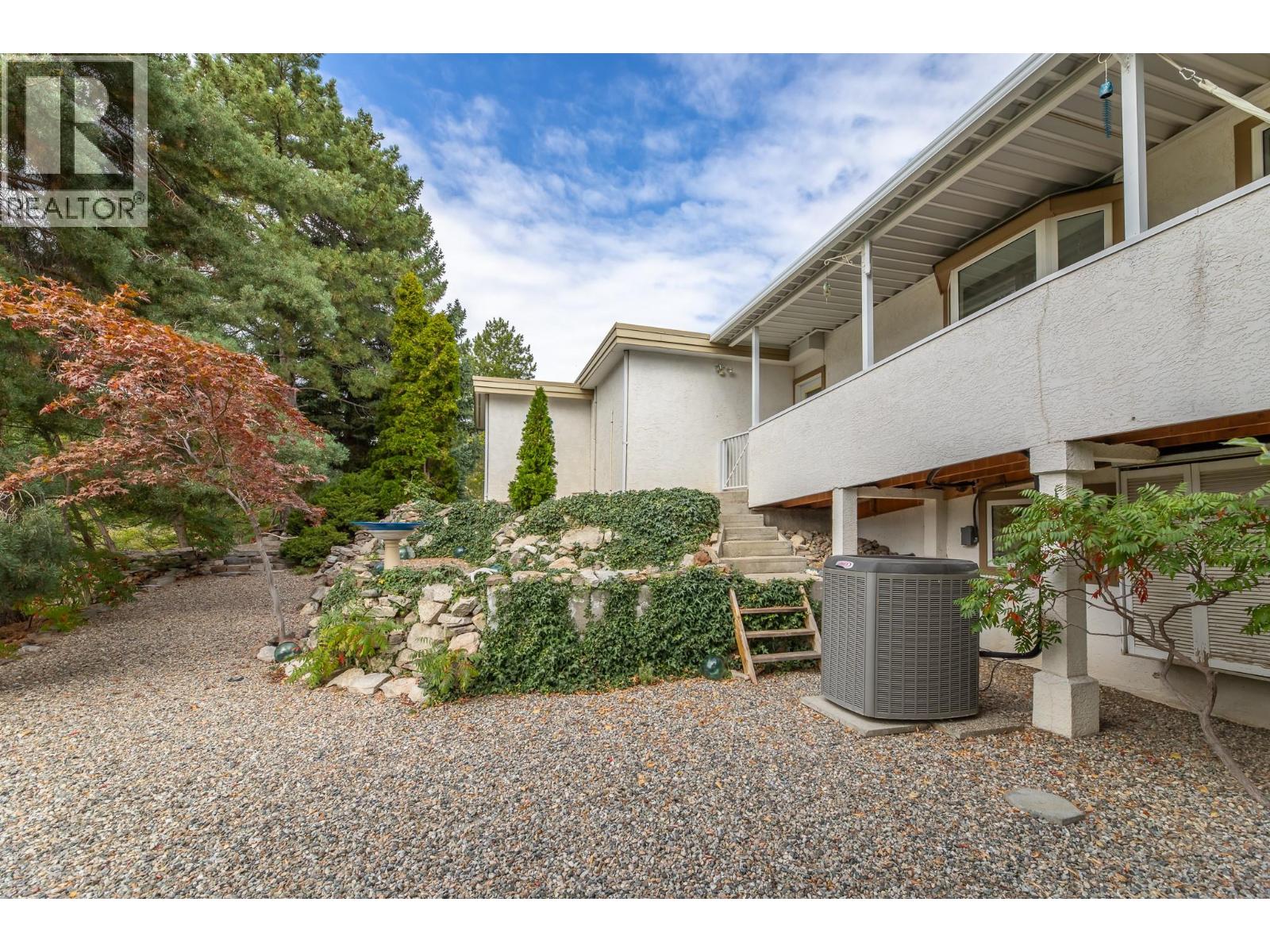 101 Knippelberg Road, Oliver