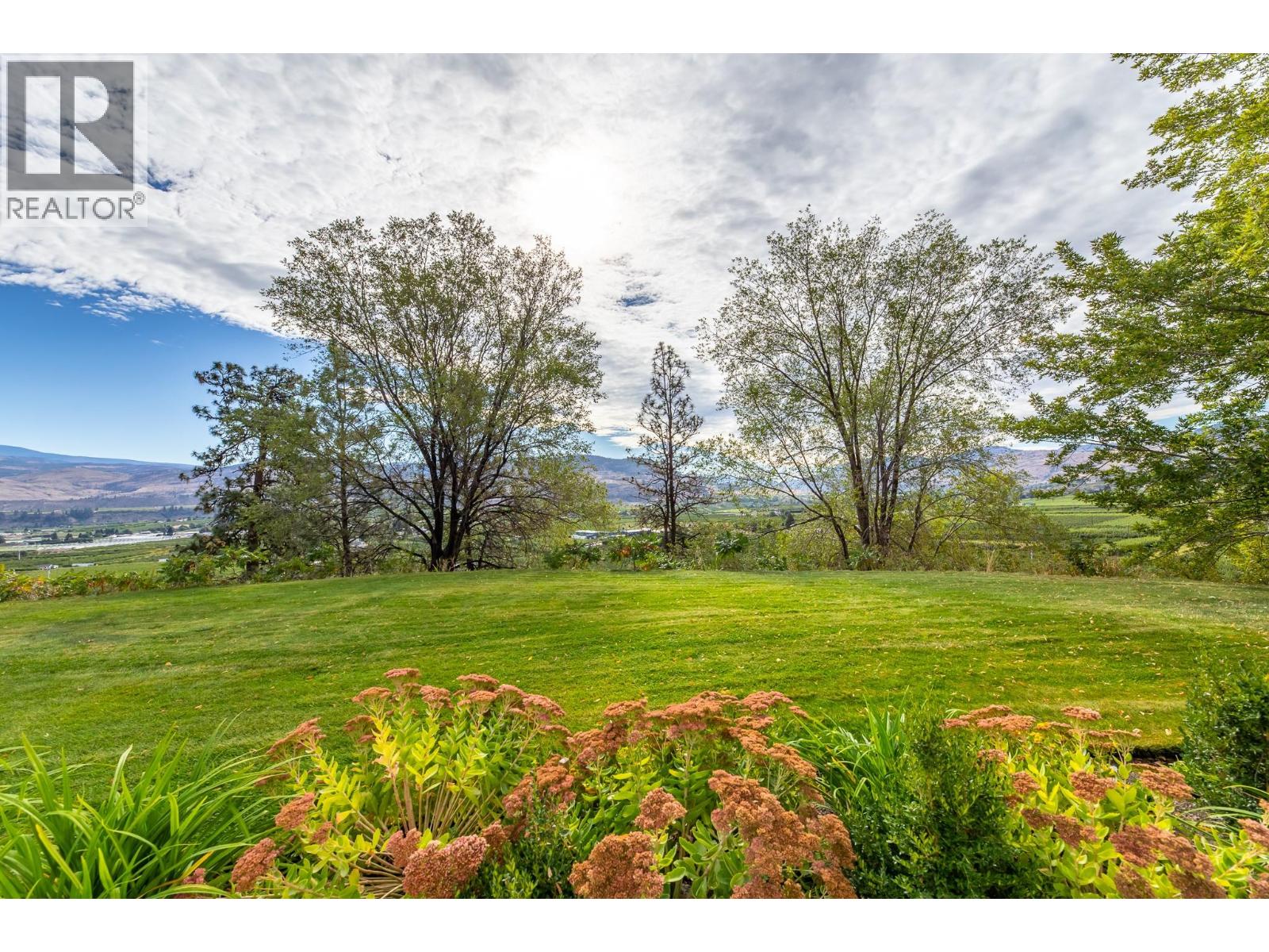 101 Knippelberg Road, Oliver