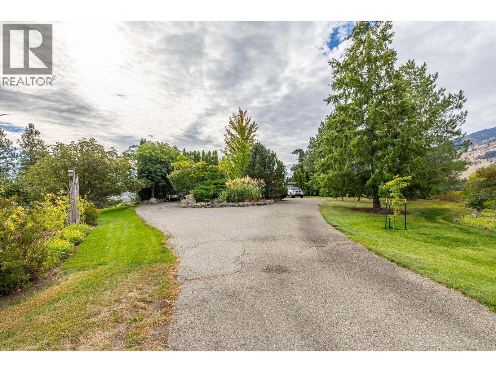 101 Knippelberg Road, Oliver