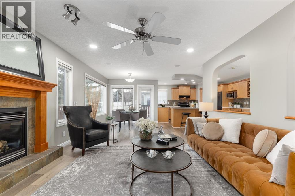 Single Family House for Sale in  Simcoe Crescent SW Signal Hill Calgary 