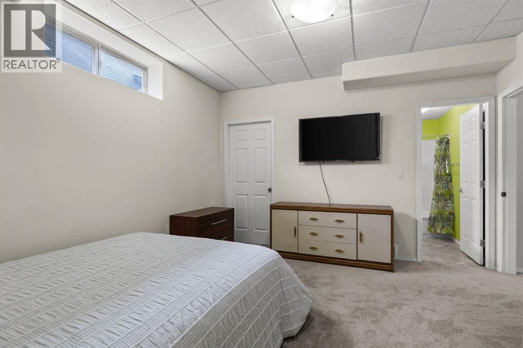 Single Family House for Sale in  Simcoe Crescent SW Signal Hill Calgary 