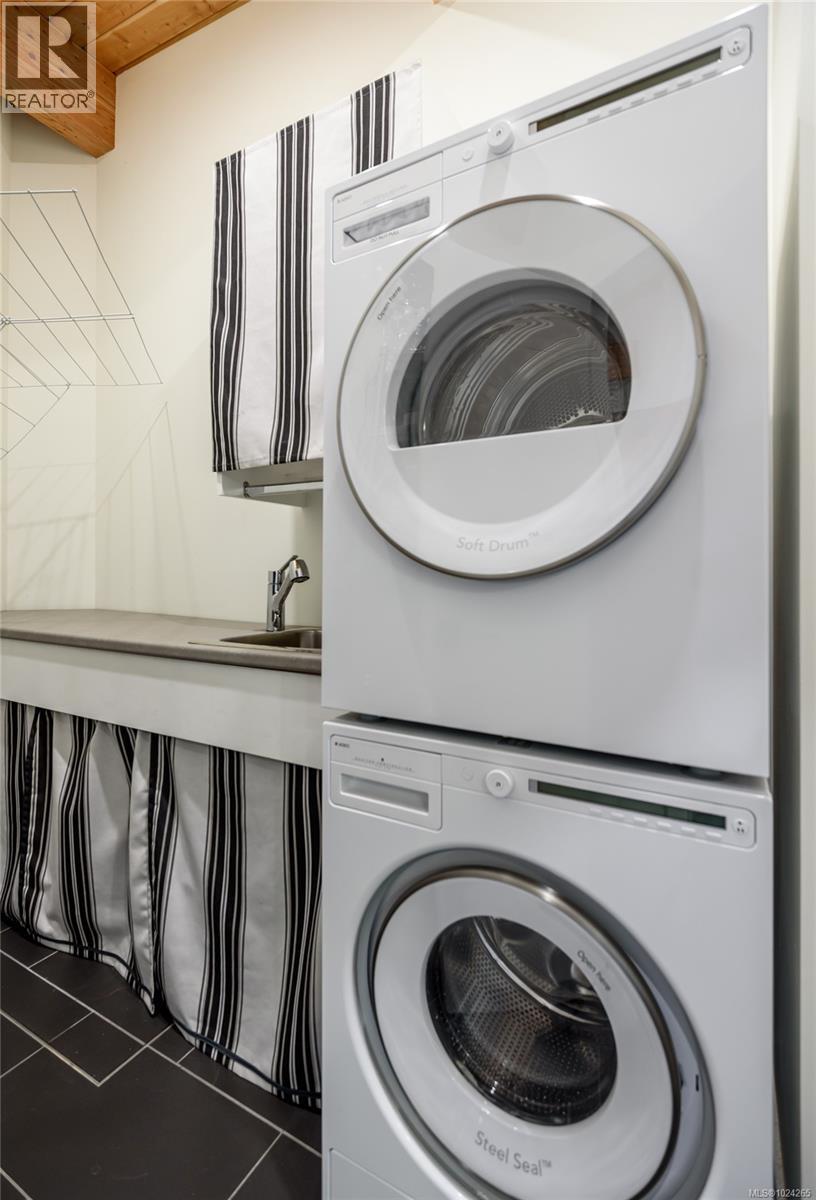 G 221 Glacier View Rd, Comox