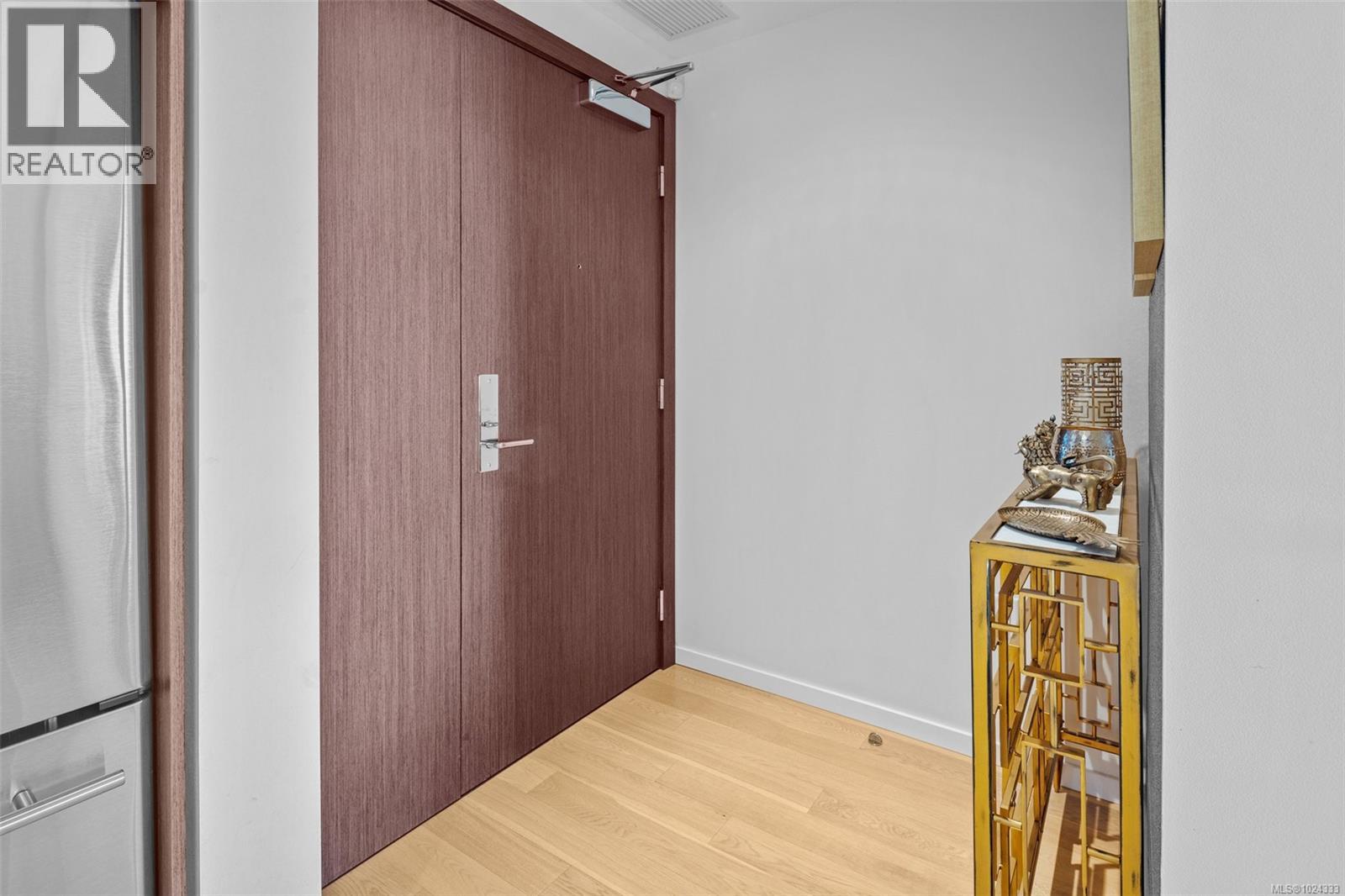 208 100 Saghalie Road, Victoria