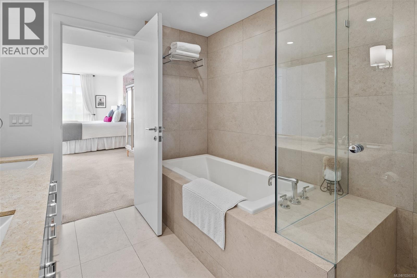 208 100 Saghalie Road, Victoria