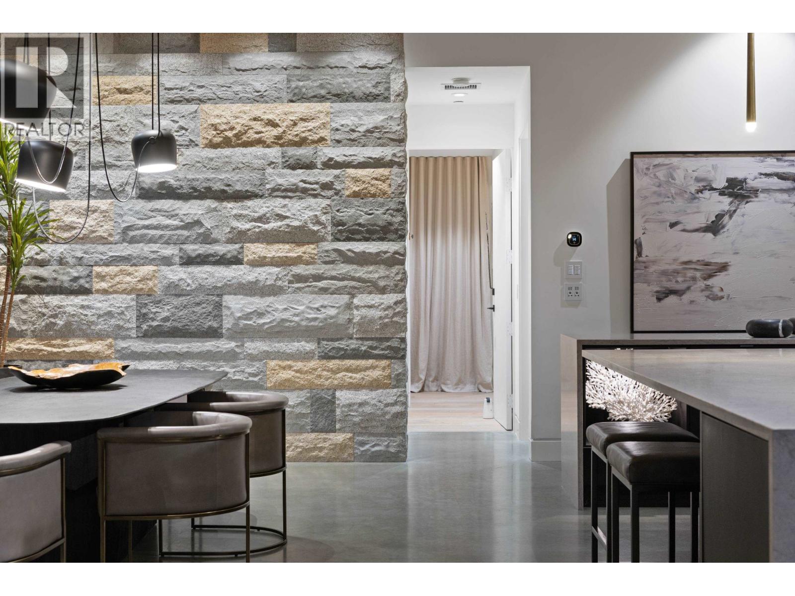 6252 OVERSTONE DRIVE, West Vancouver