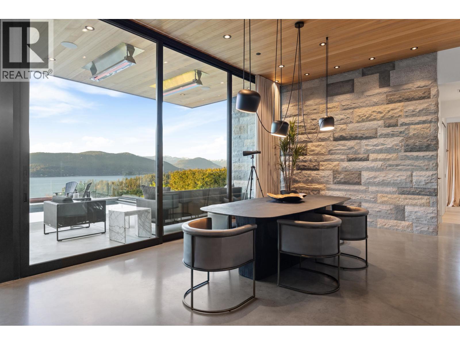 6252 OVERSTONE DRIVE, West Vancouver