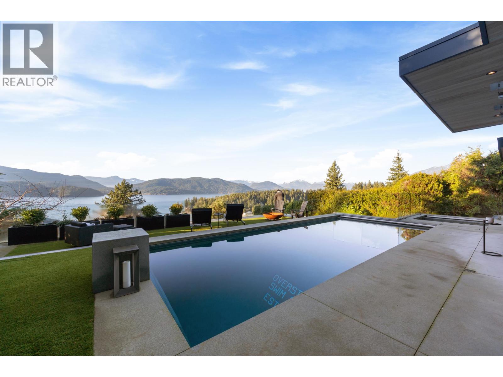 6252 OVERSTONE DRIVE, West Vancouver