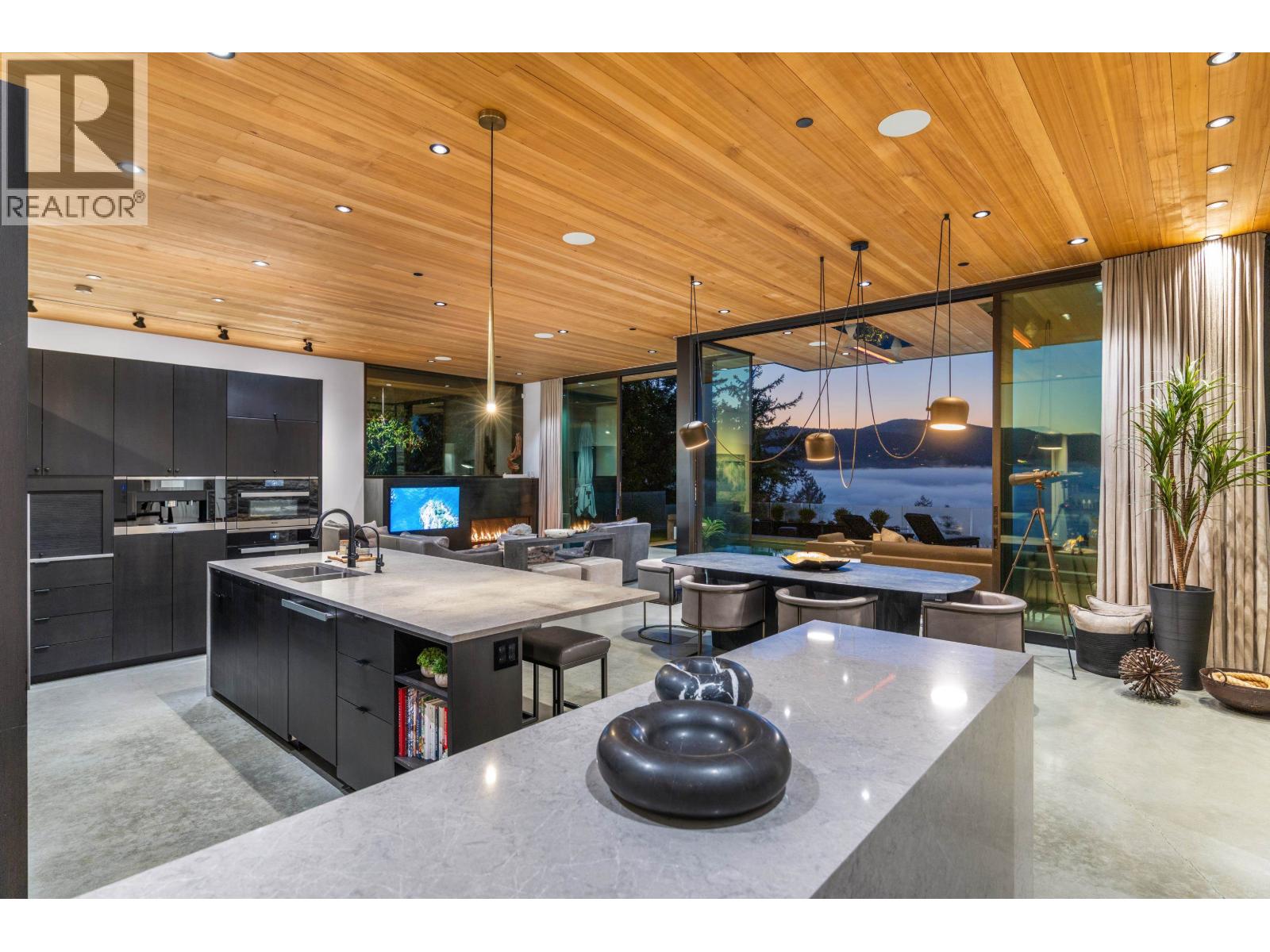 6252 OVERSTONE DRIVE, West Vancouver