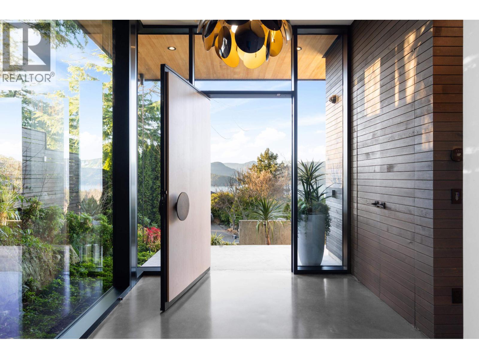 6252 OVERSTONE DRIVE, West Vancouver