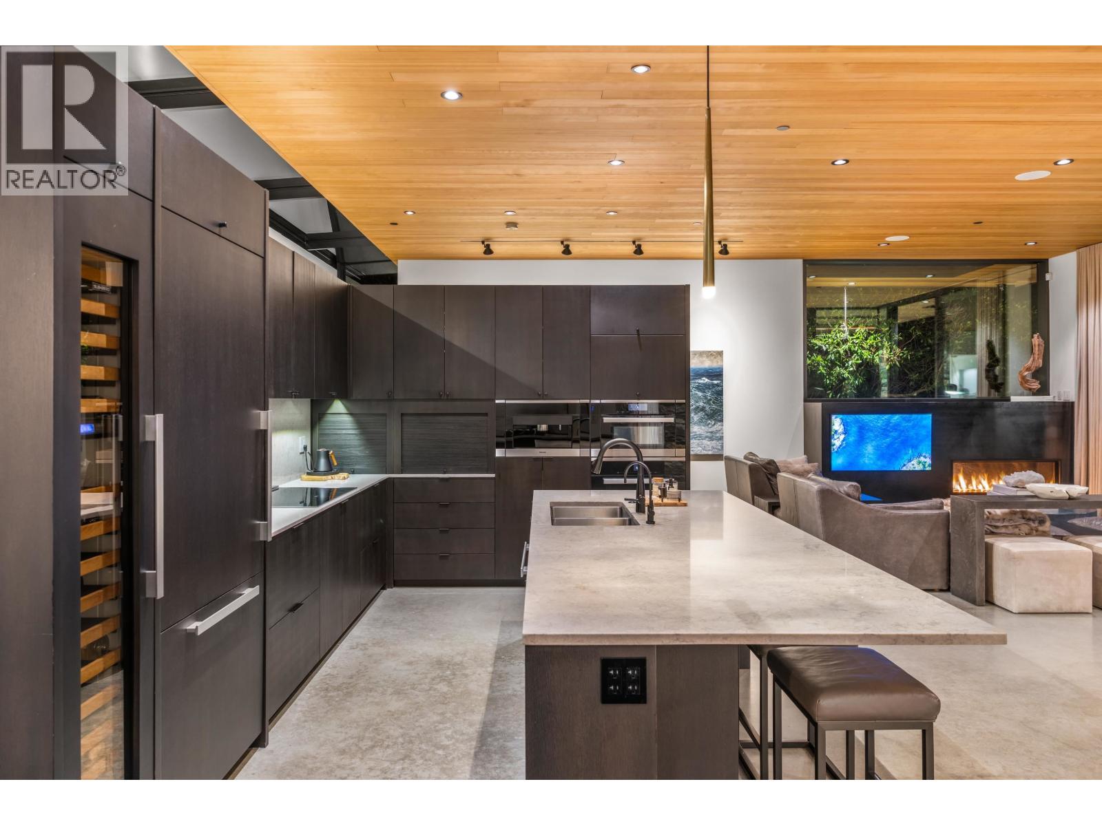 6252 OVERSTONE DRIVE, West Vancouver