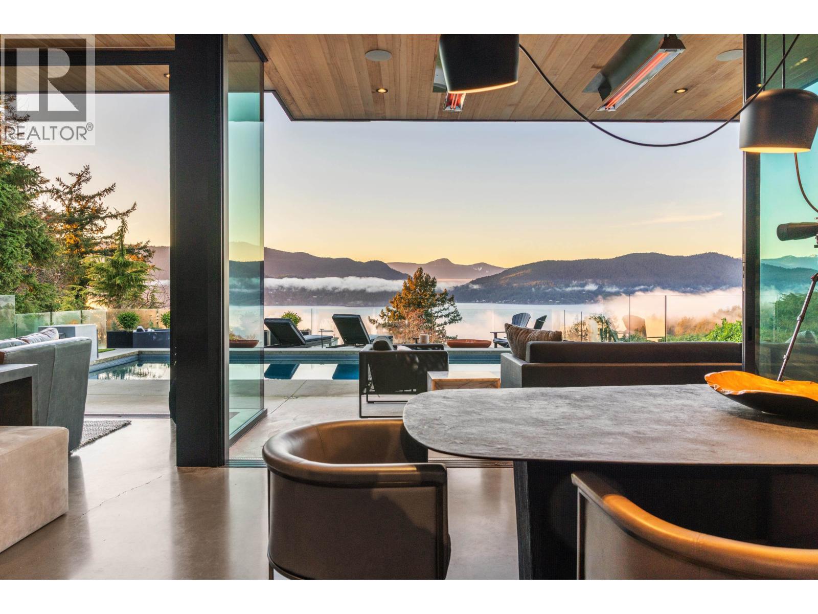 6252 OVERSTONE DRIVE, West Vancouver