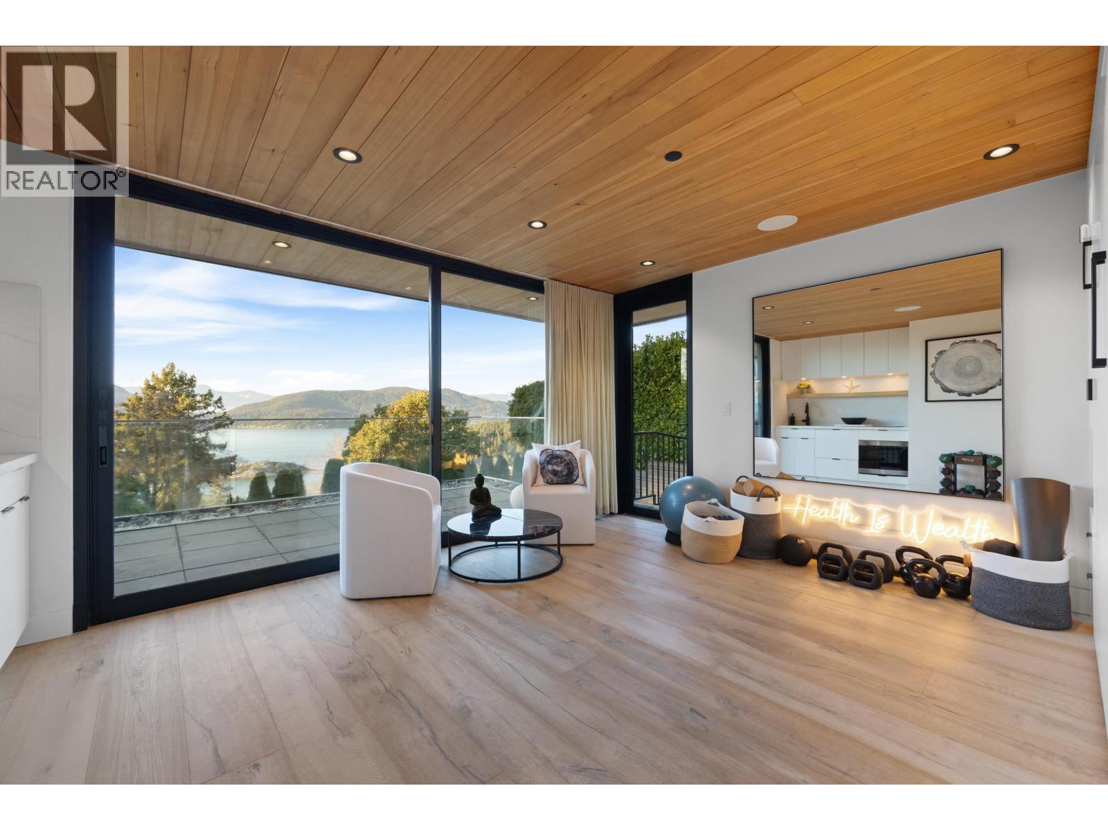 6252 OVERSTONE DRIVE, West Vancouver