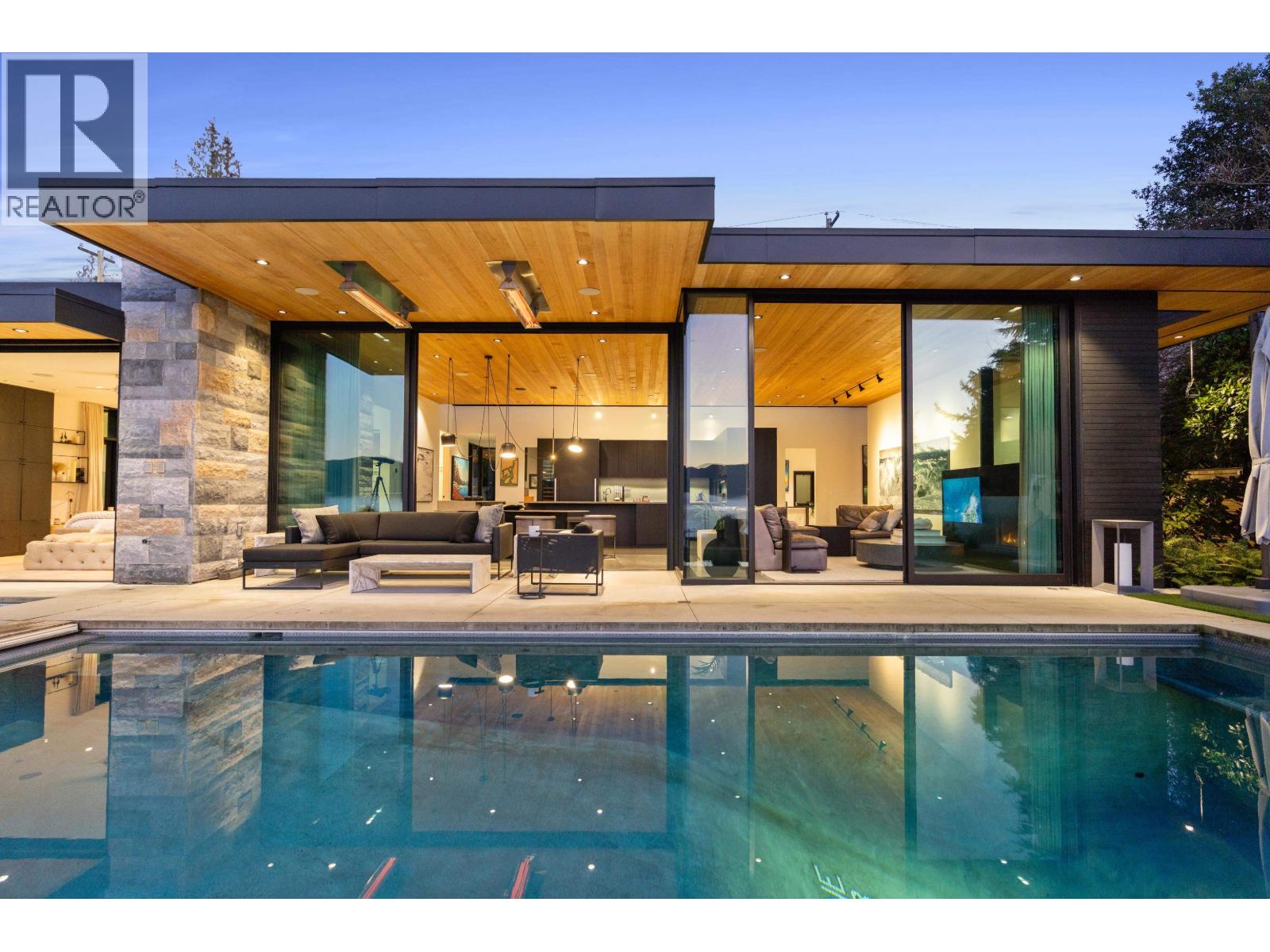 6252 OVERSTONE DRIVE, West Vancouver