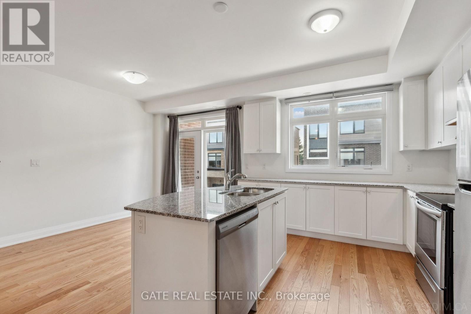 27 MONEYPENNY PLACE - 15