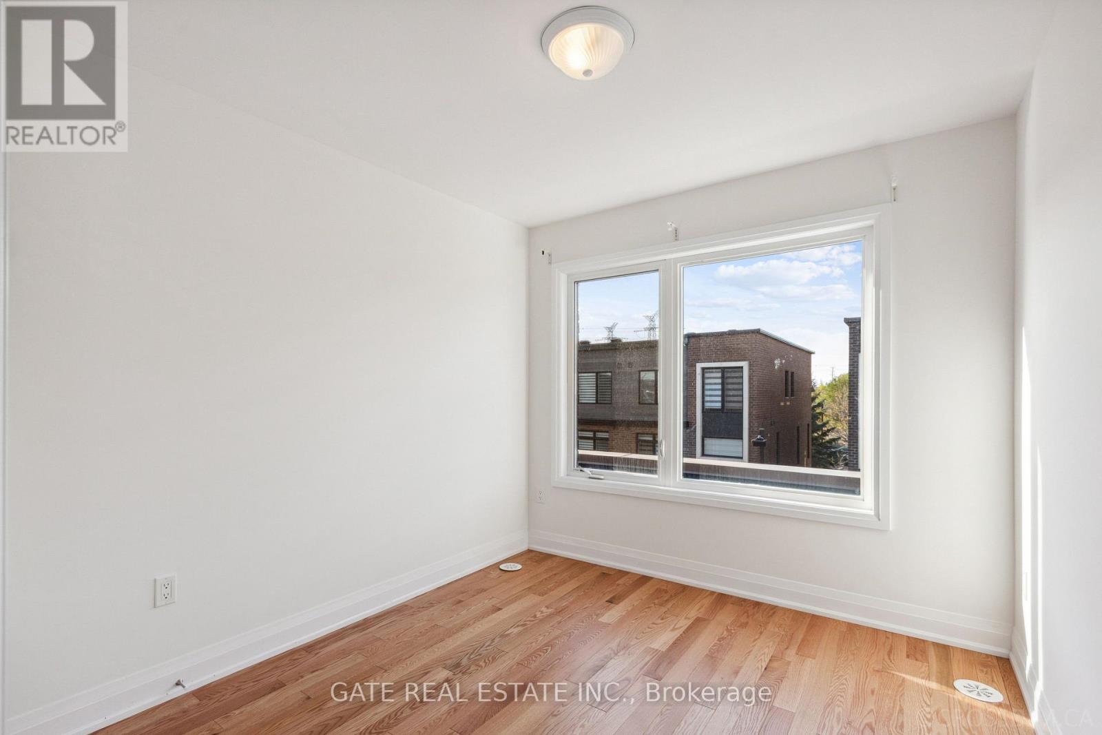 27 MONEYPENNY PLACE - 22