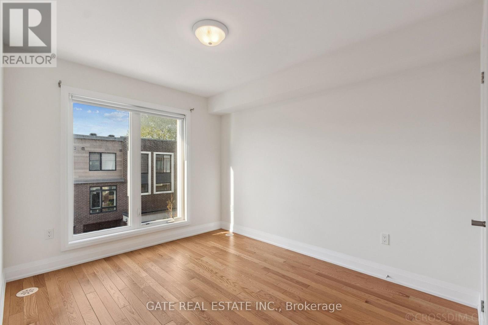 27 MONEYPENNY PLACE - 23