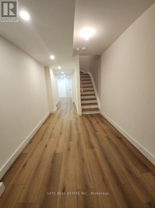 27 MONEYPENNY PLACE - 32