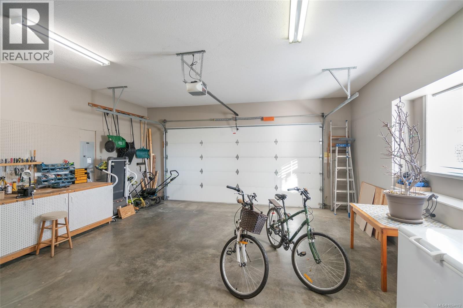 656 Morningstar Dr, Parksville