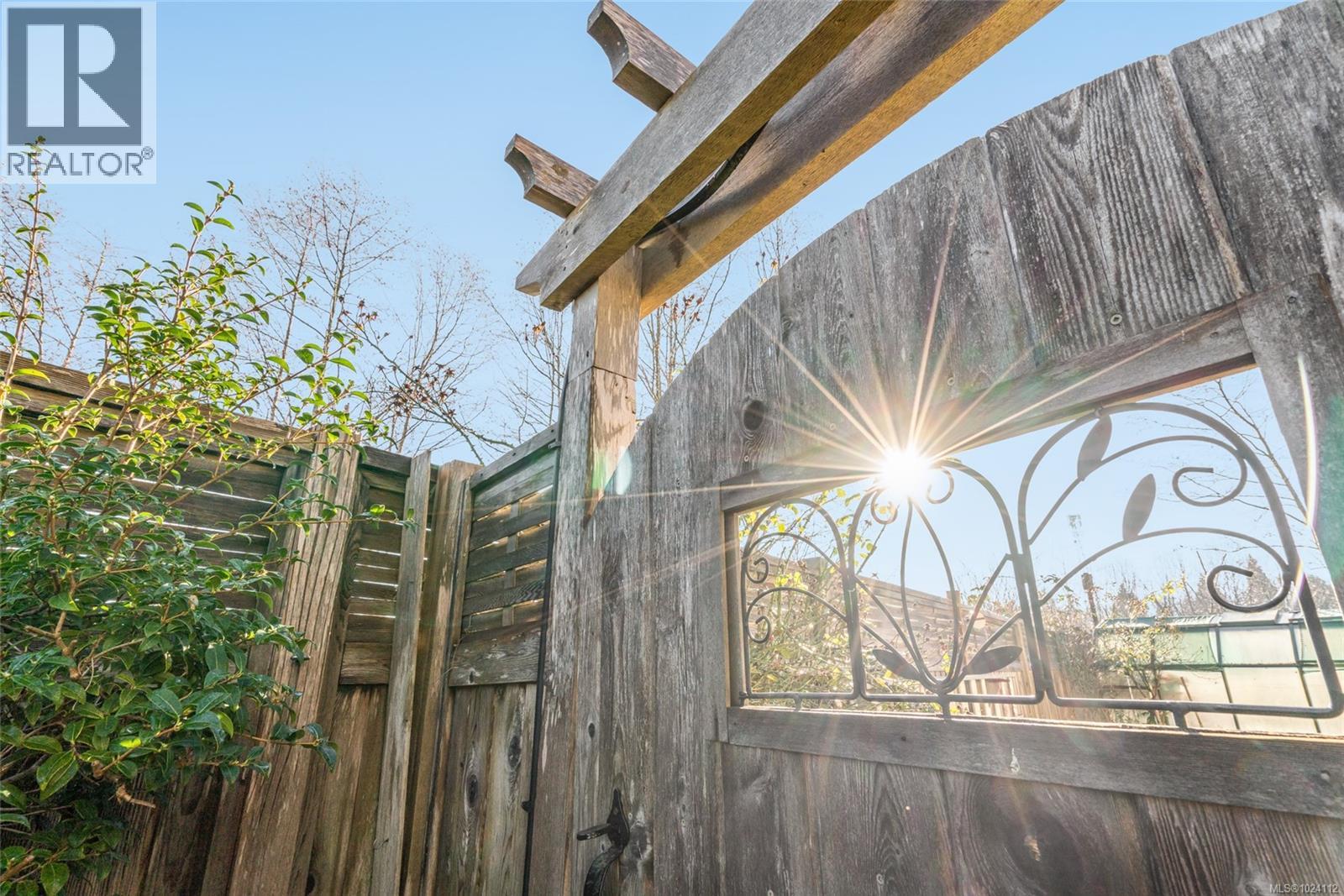 656 Morningstar Dr, Parksville