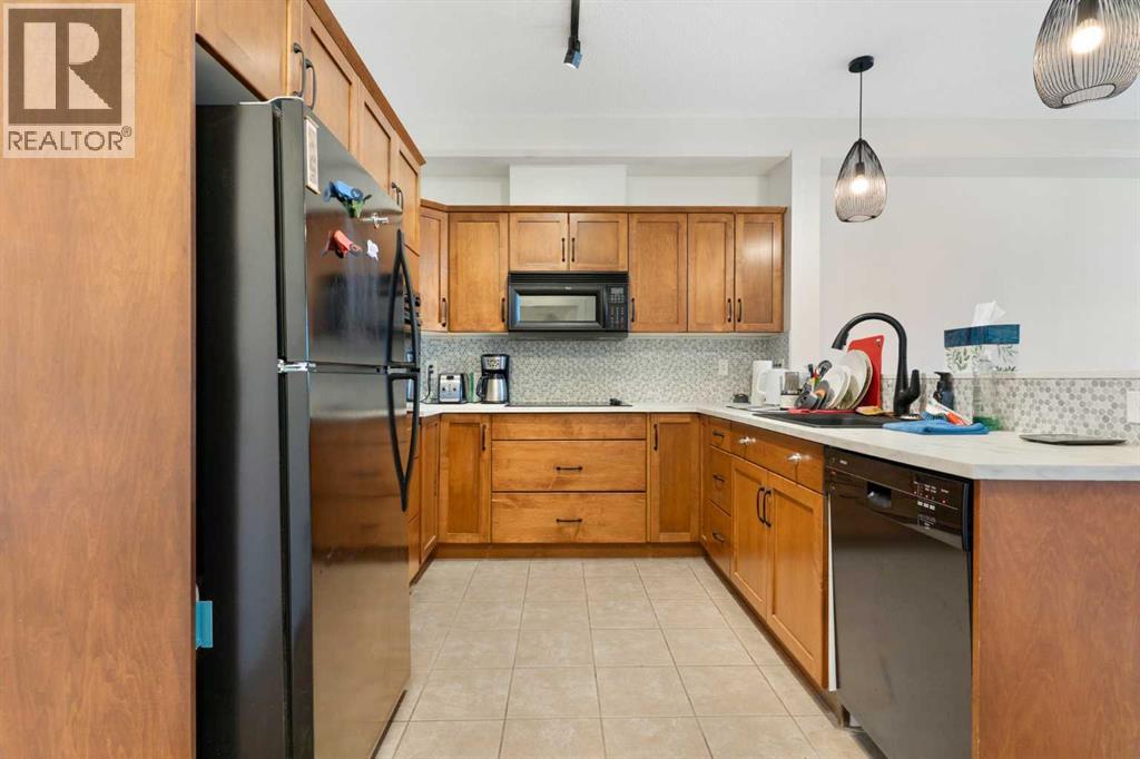 Single Family House for Sale in    Avenue NW Varsity Calgary 