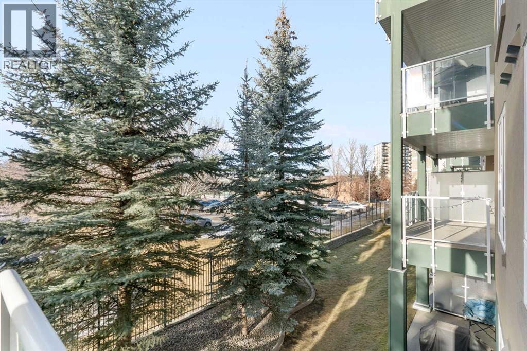 Single Family House for Sale in    Avenue NW Varsity Calgary 