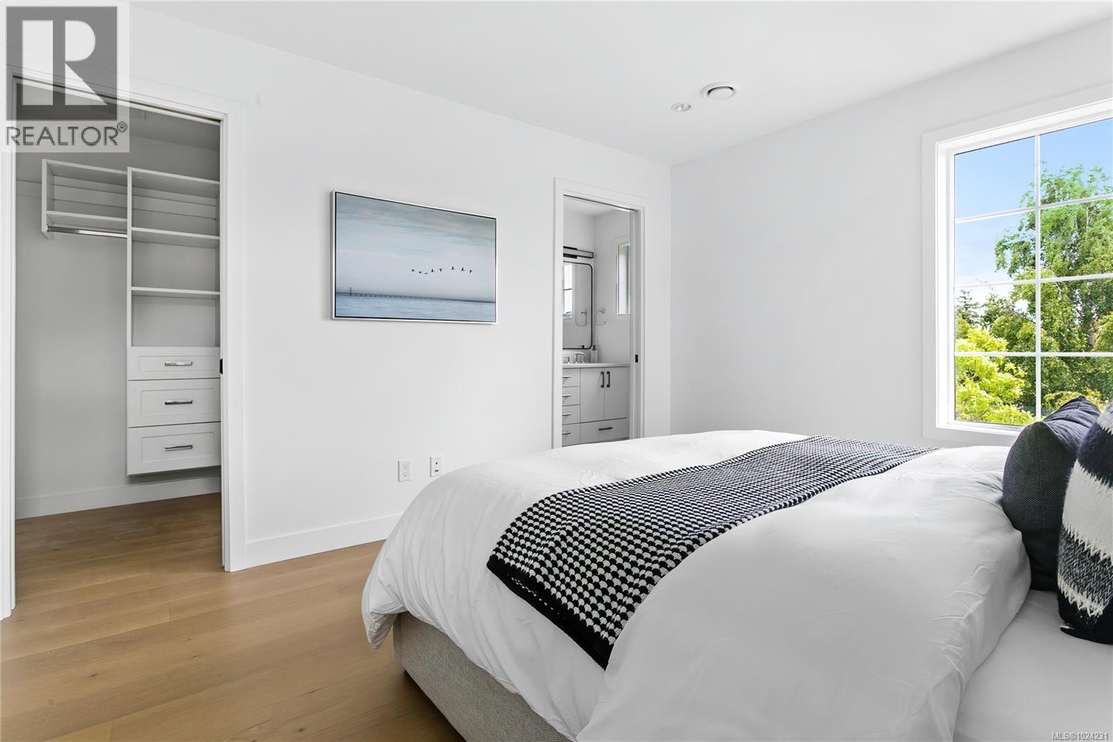 U10 3907 Cedar Hill Road, Saanich