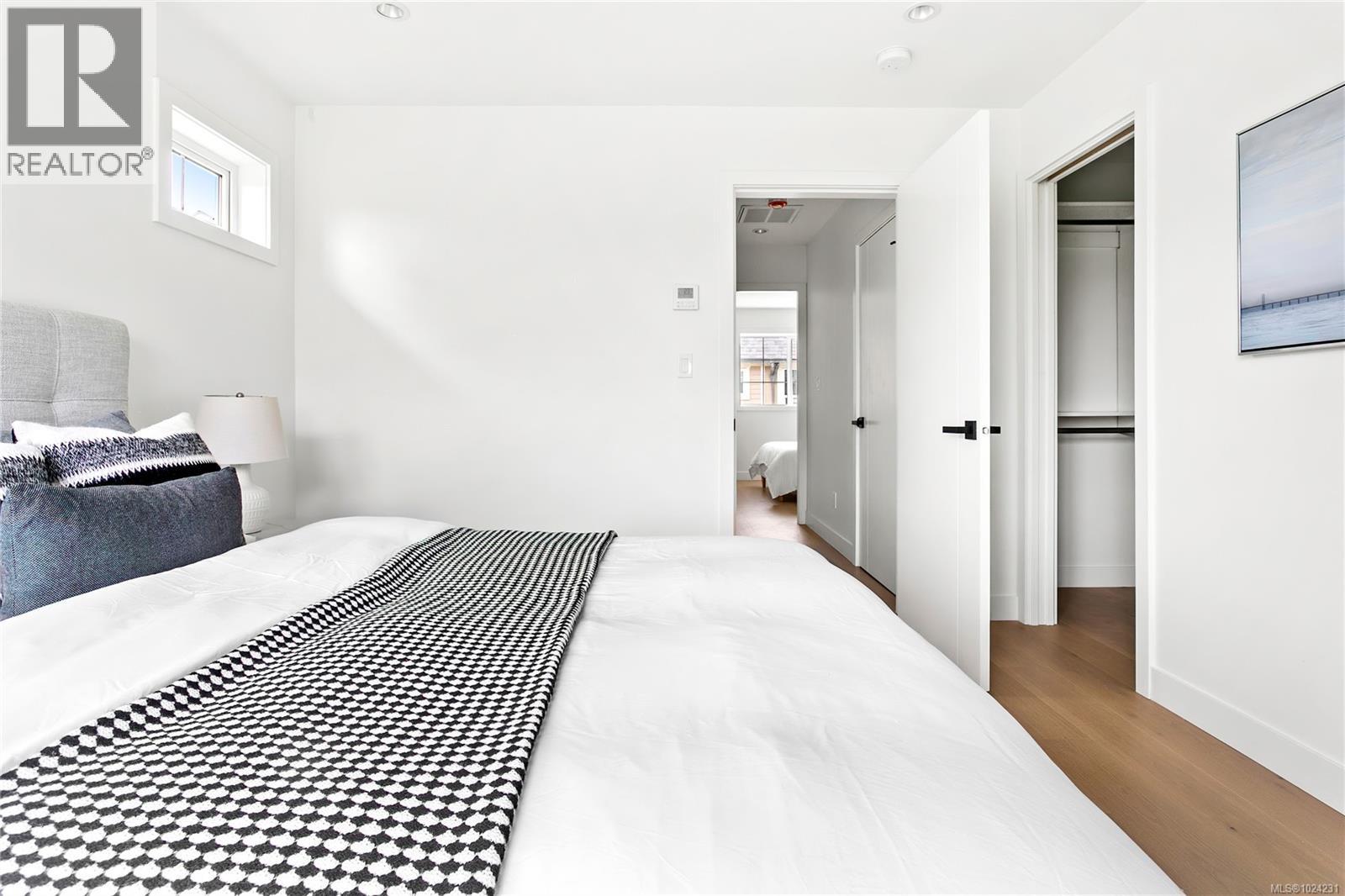 U10 3907 Cedar Hill Road, Saanich