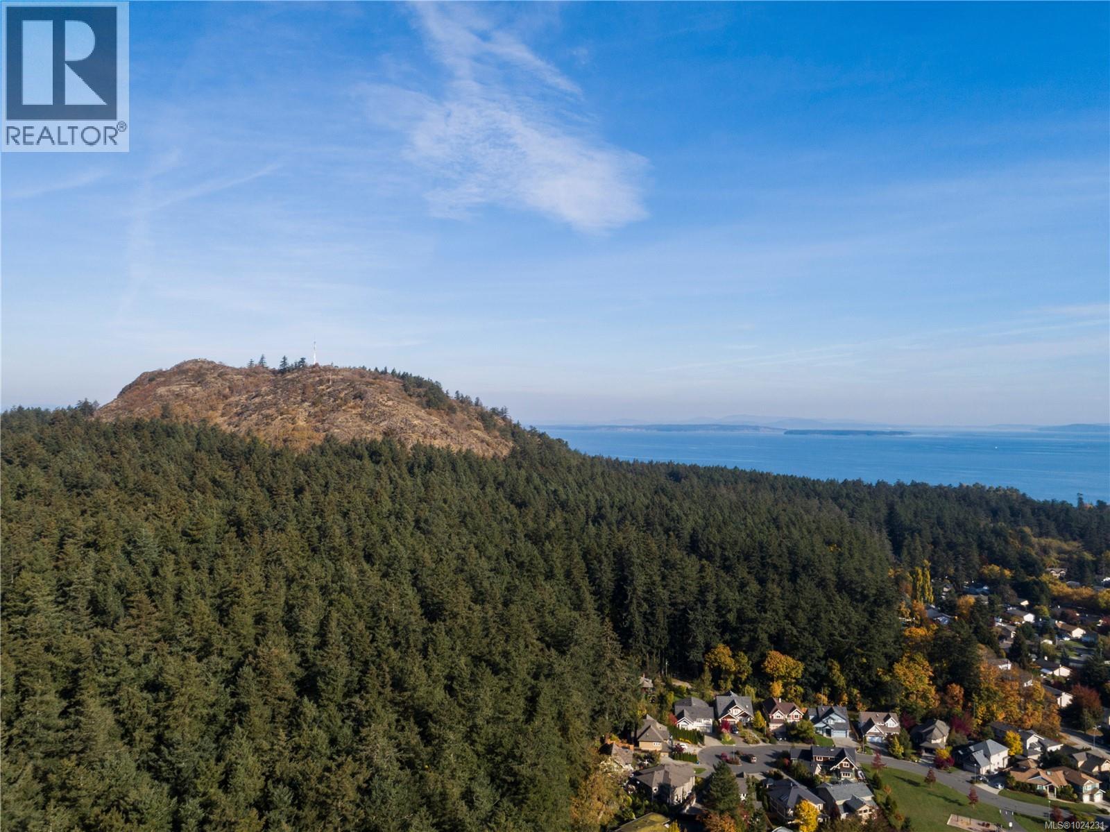 U10 3907 Cedar Hill Road, Saanich