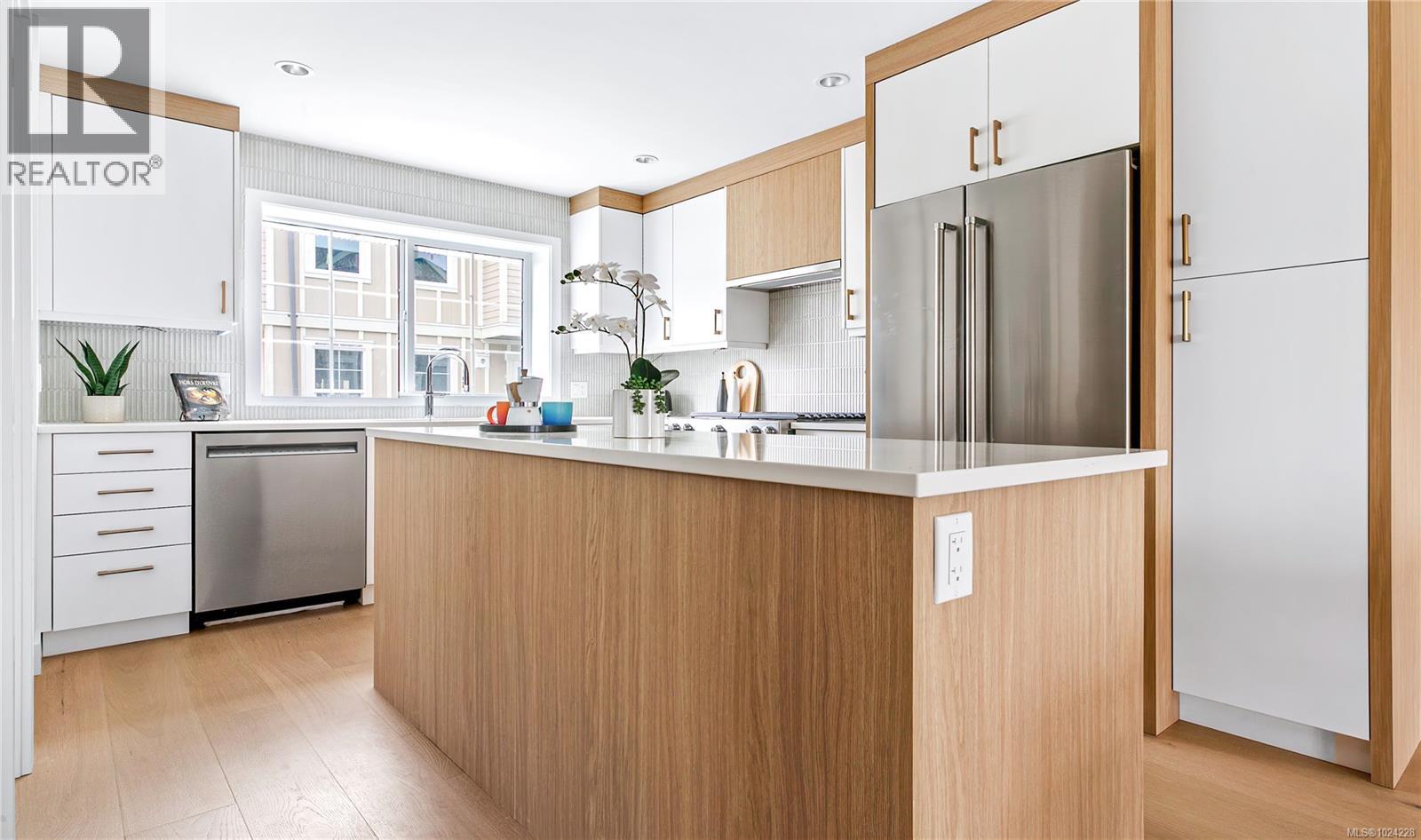 U8 3907 Cedar Hill Road, Saanich