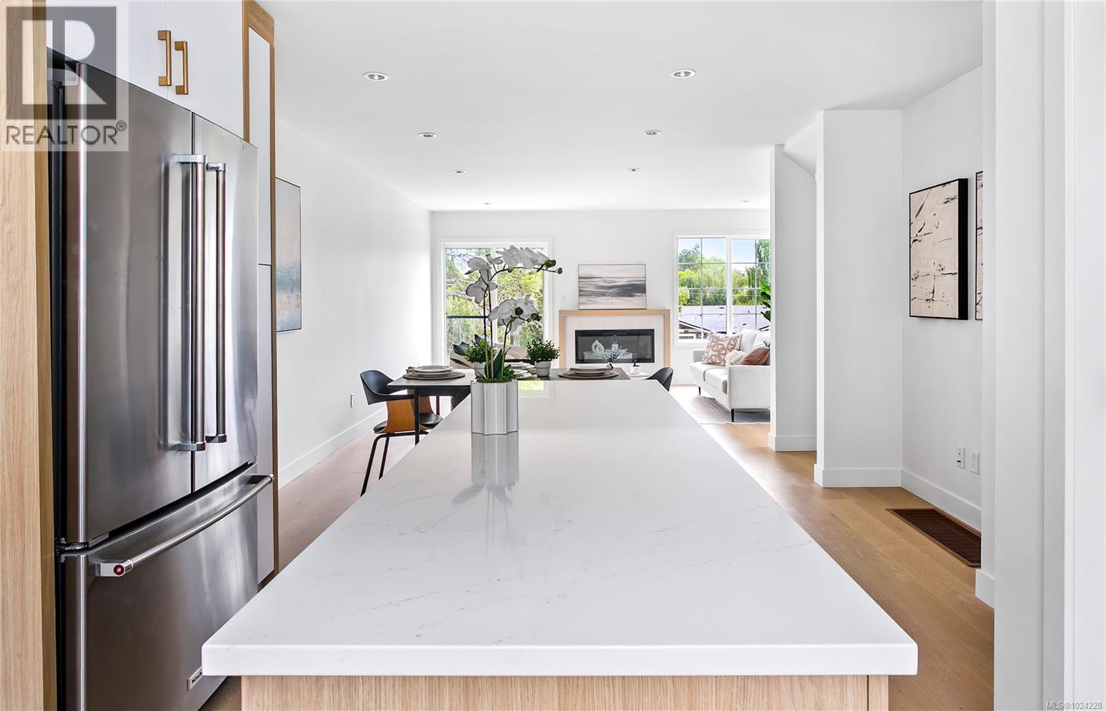 U8 3907 Cedar Hill Road, Saanich