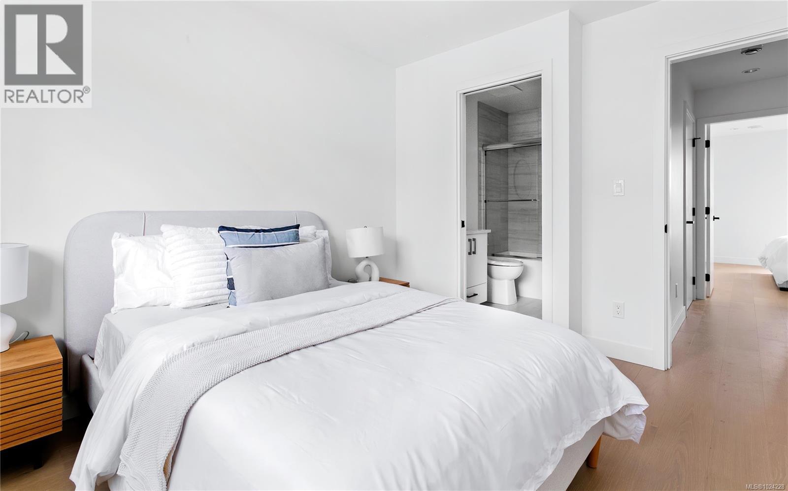 U8 3907 Cedar Hill Road, Saanich