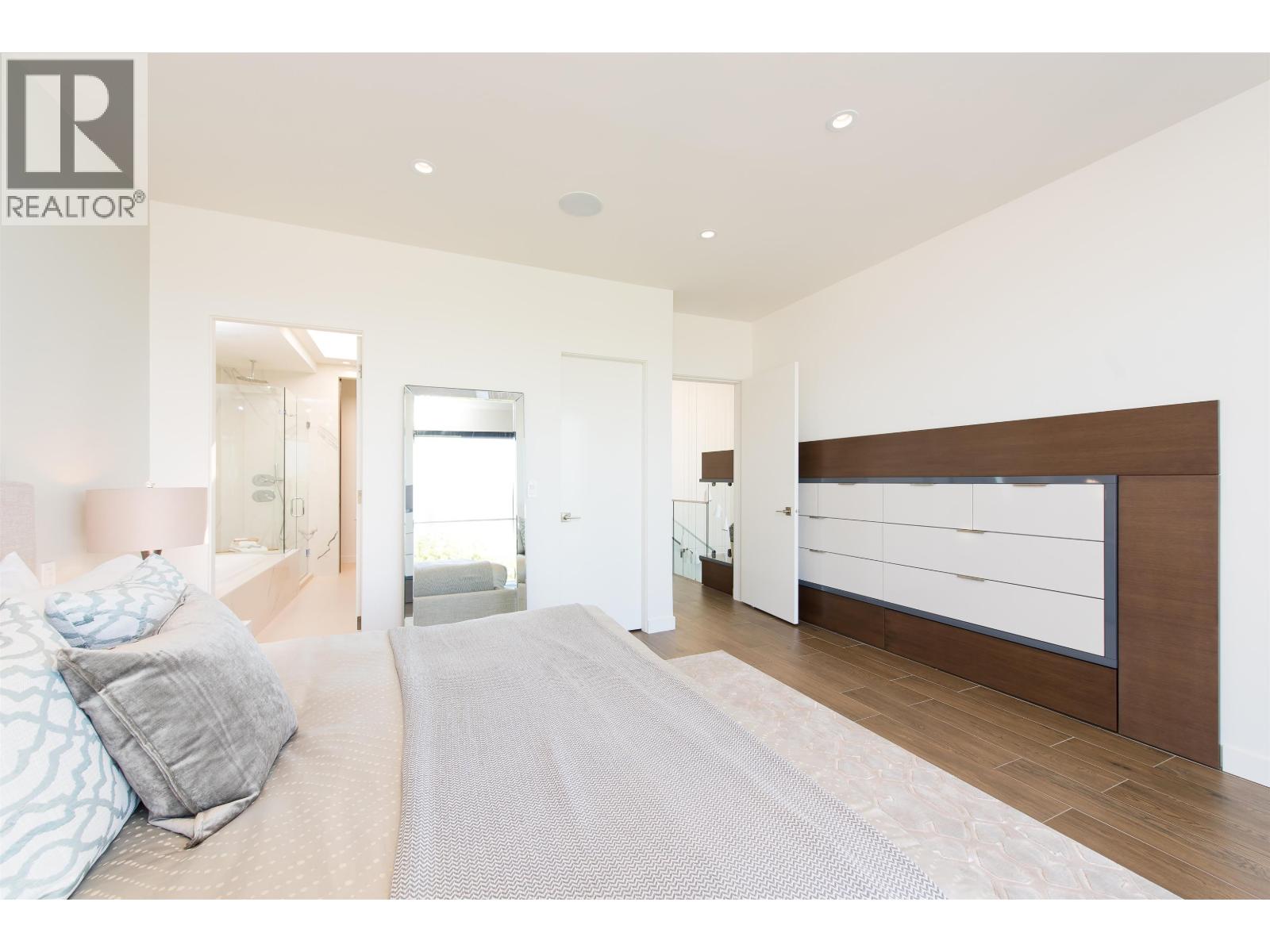 107 N HYTHE AVENUE, Burnaby