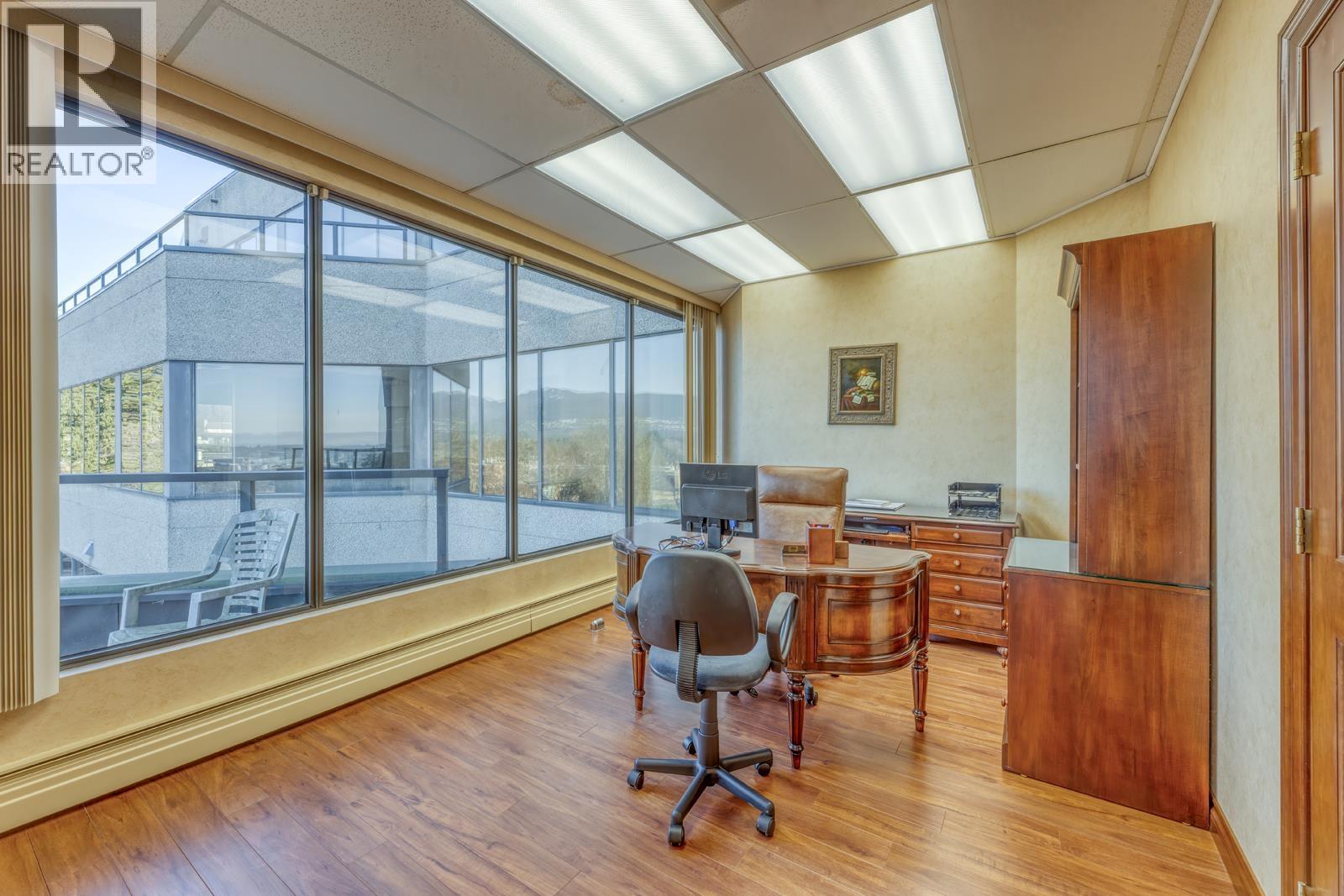 480 145 W 17TH STREET, North Vancouver