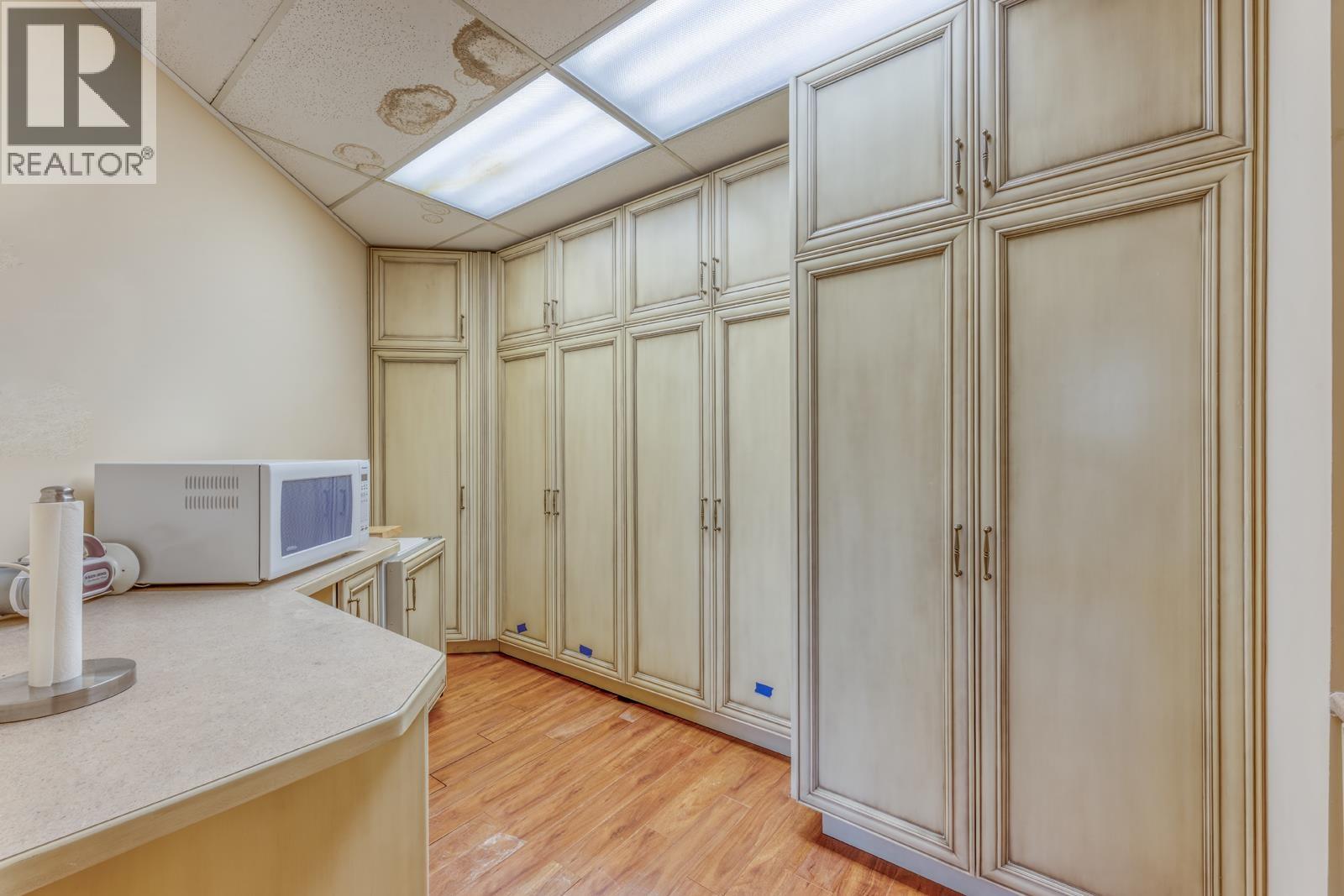 480 145 W 17TH STREET, North Vancouver