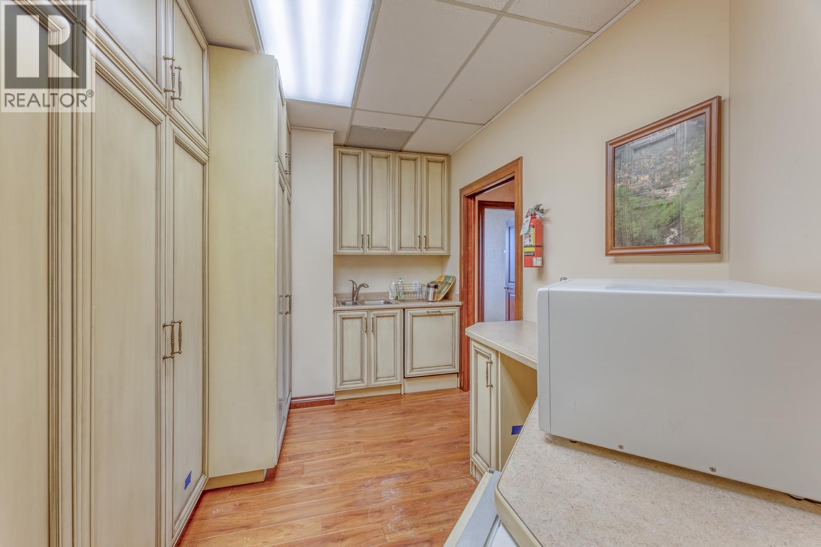 480 145 W 17TH STREET, North Vancouver