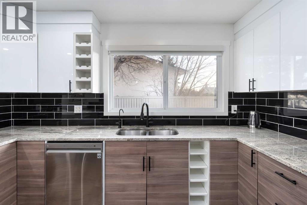 Single Family House 3 Level for Sale in  Penworth Road SE Penbrooke Meadows Calgary 