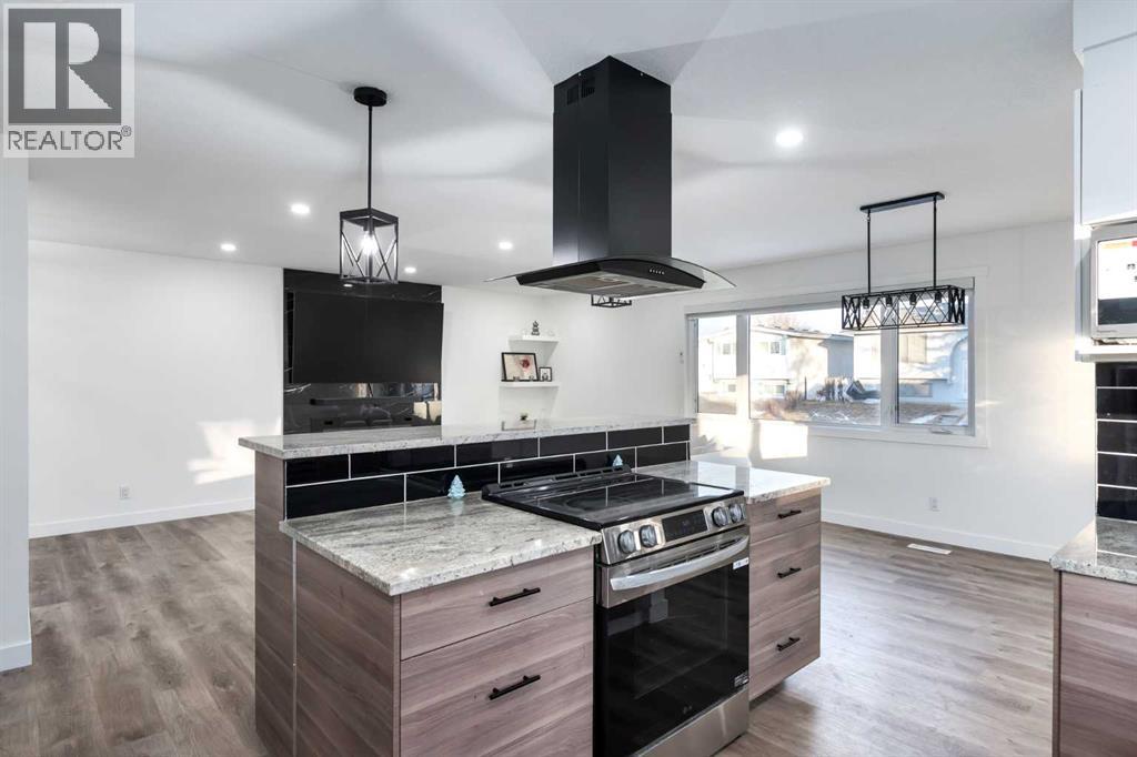 Single Family House 3 Level for Sale in  Penworth Road SE Penbrooke Meadows Calgary 