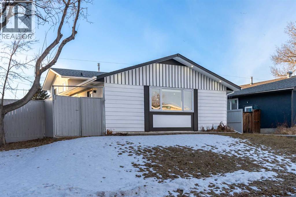 Single Family House 3 Level for Sale in  Penworth Road SE Penbrooke Meadows Calgary 