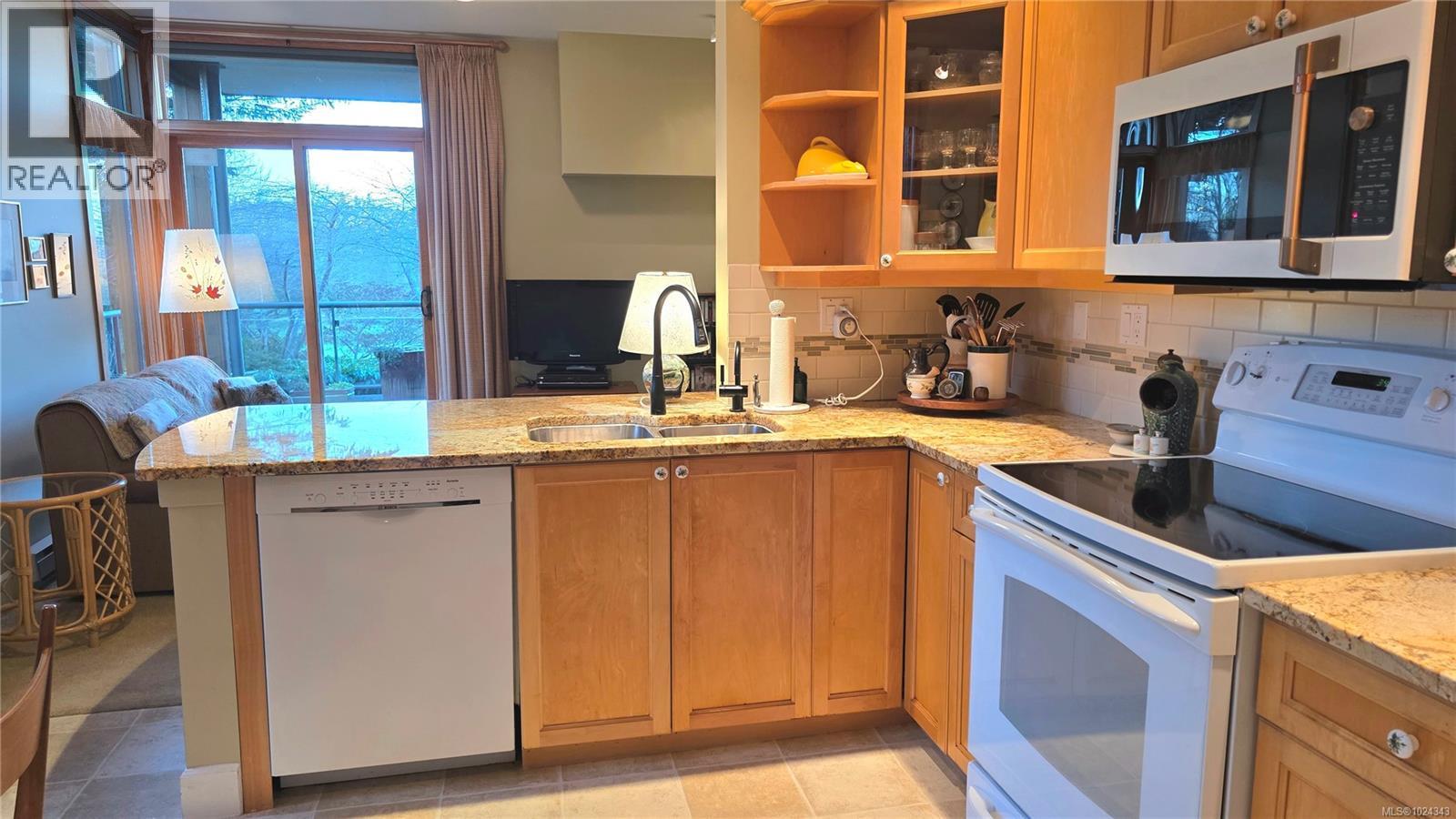 108 5329 Cordova Bay Rd, Saanich