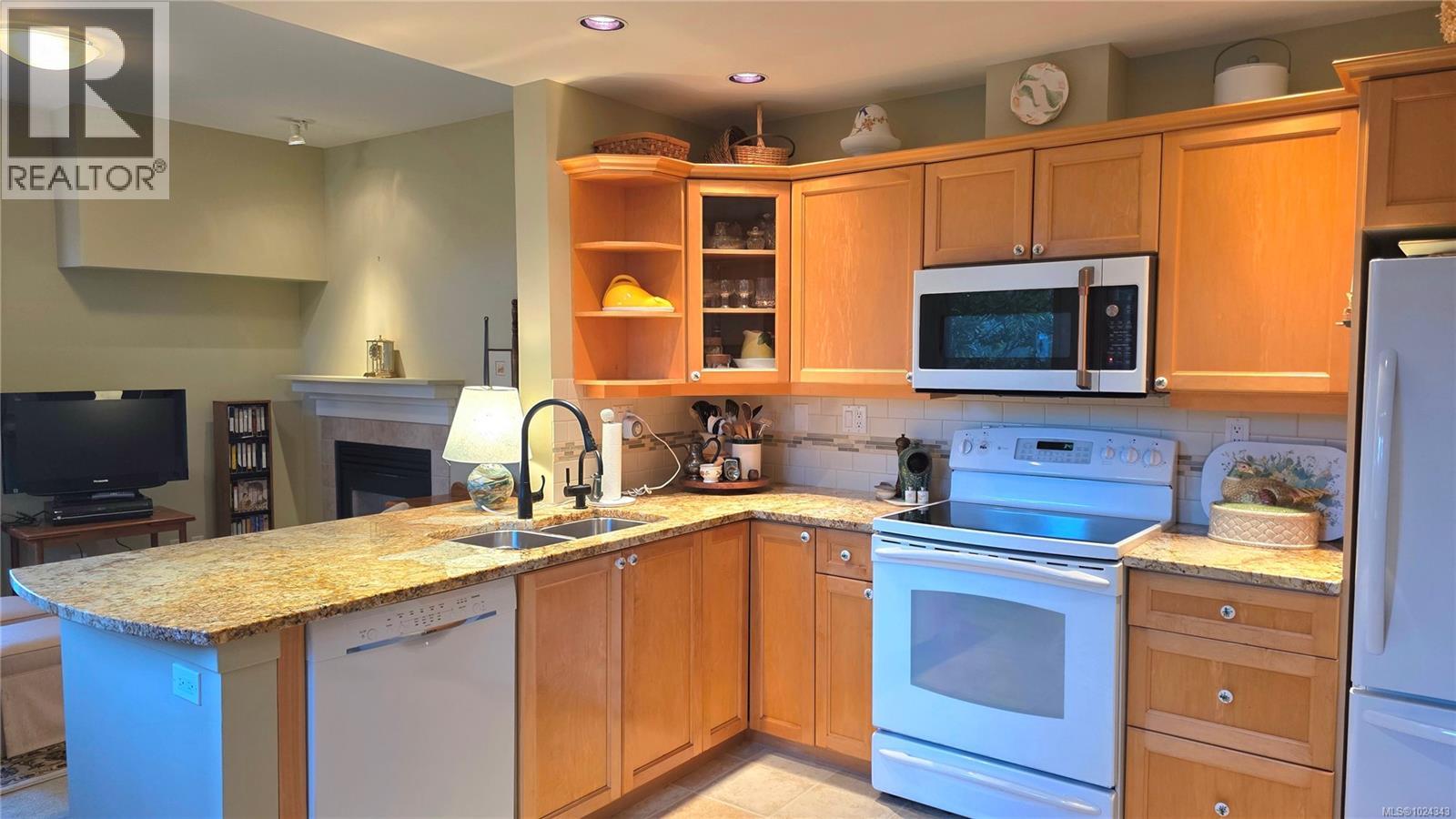 108 5329 Cordova Bay Rd, Saanich