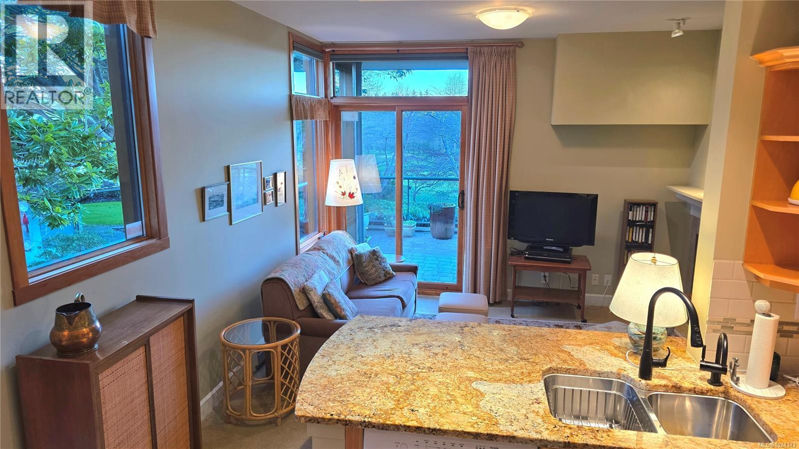 108 5329 Cordova Bay Rd, Saanich