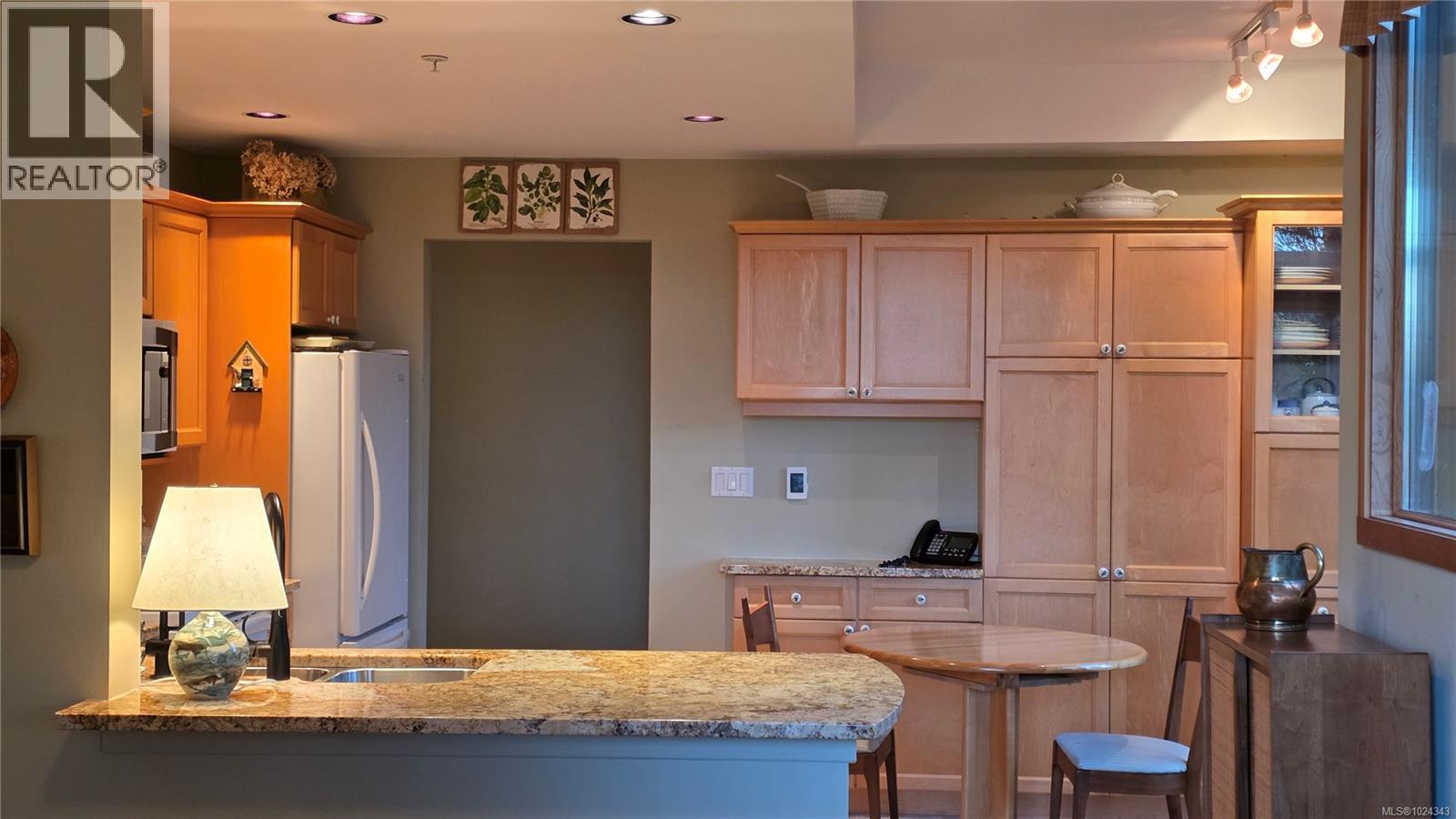 108 5329 Cordova Bay Rd, Saanich