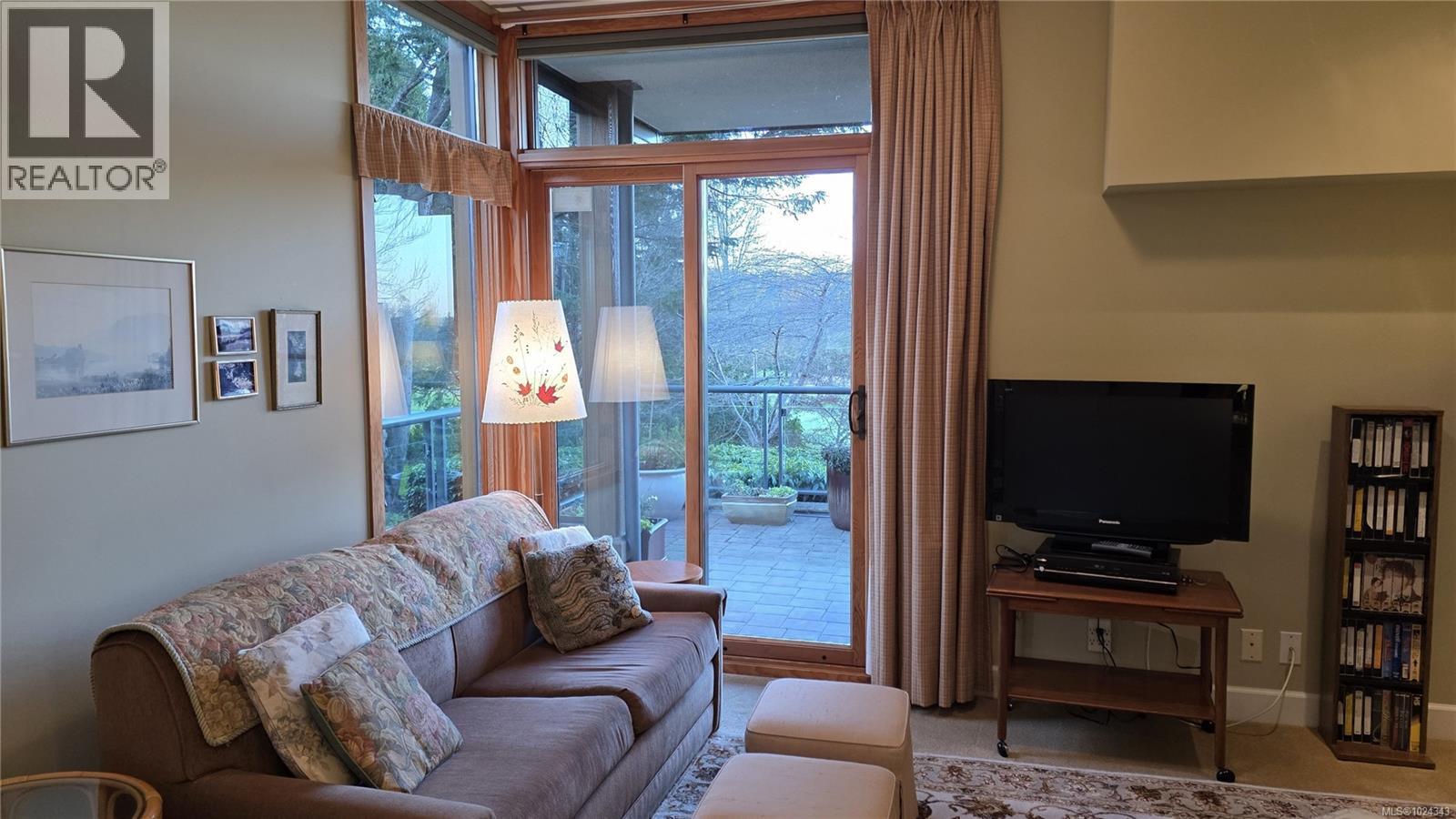 108 5329 Cordova Bay Rd, Saanich