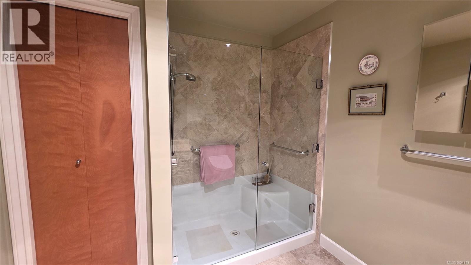 108 5329 Cordova Bay Rd, Saanich