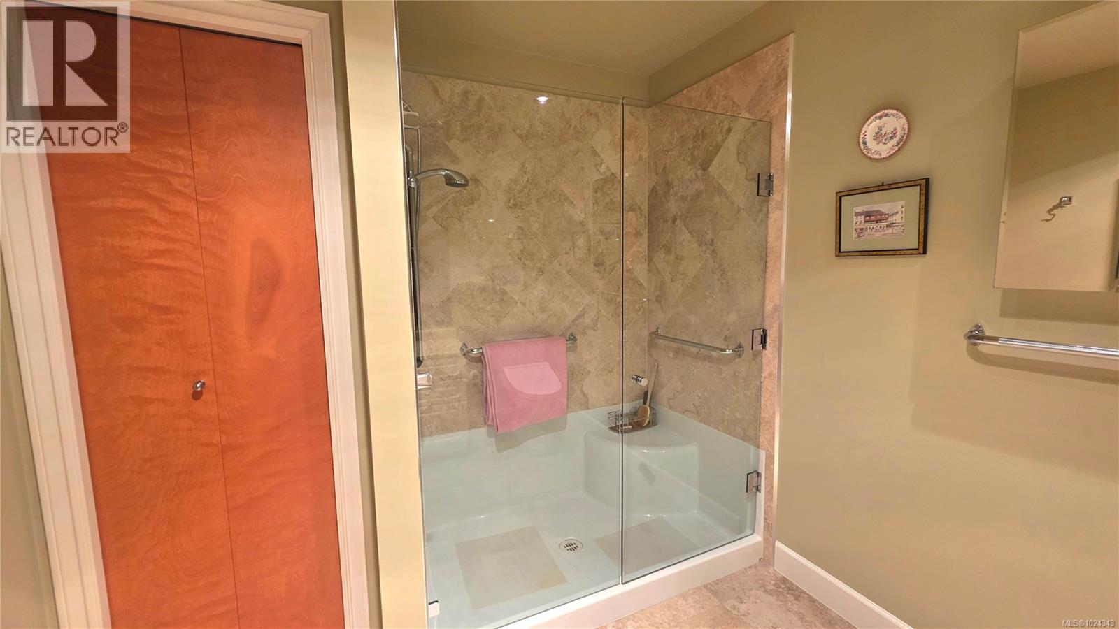 108 5329 Cordova Bay Rd, Saanich