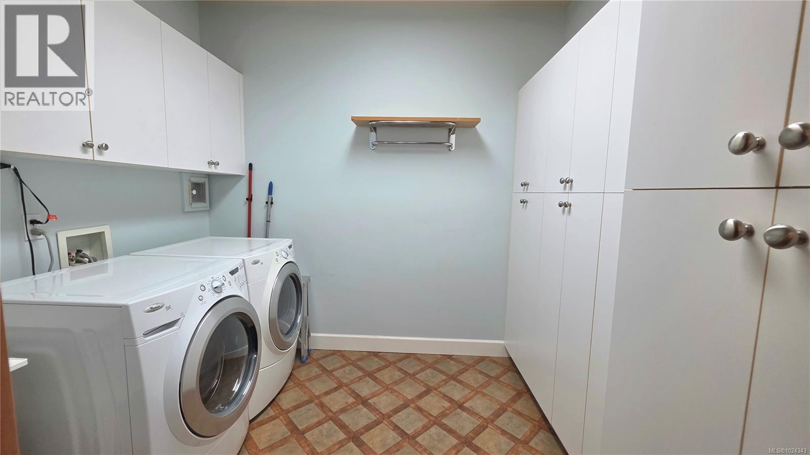 108 5329 Cordova Bay Rd, Saanich